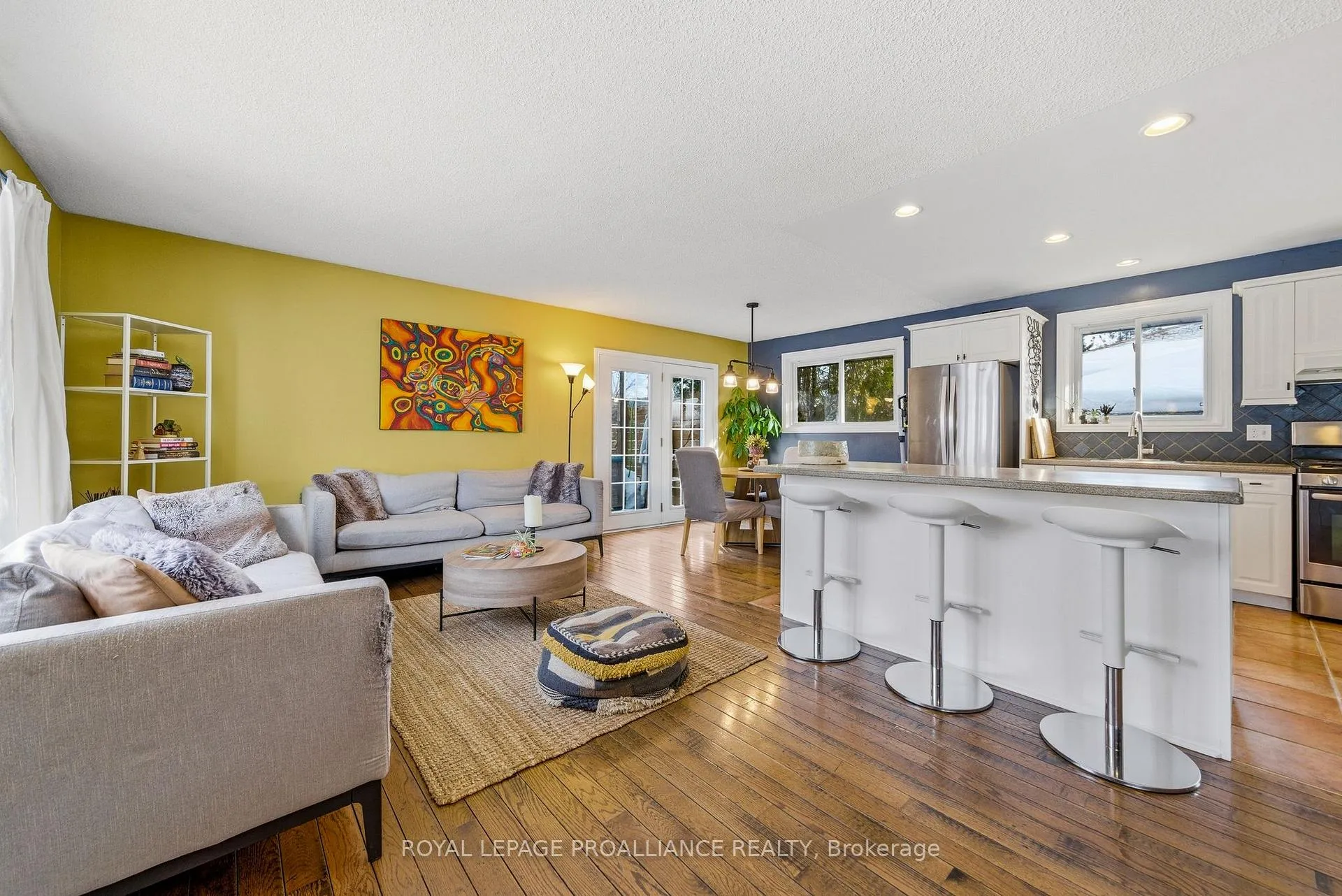 Photo 10 of 23 Diamond Crescent, Belleville, Belleville Ward — HOMEH