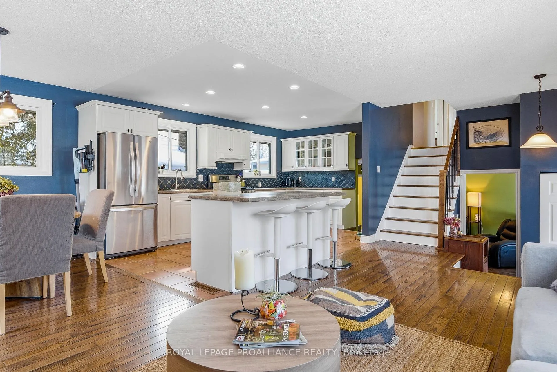 Photo 13 of 23 Diamond Crescent, Belleville, Belleville Ward — HOMEH