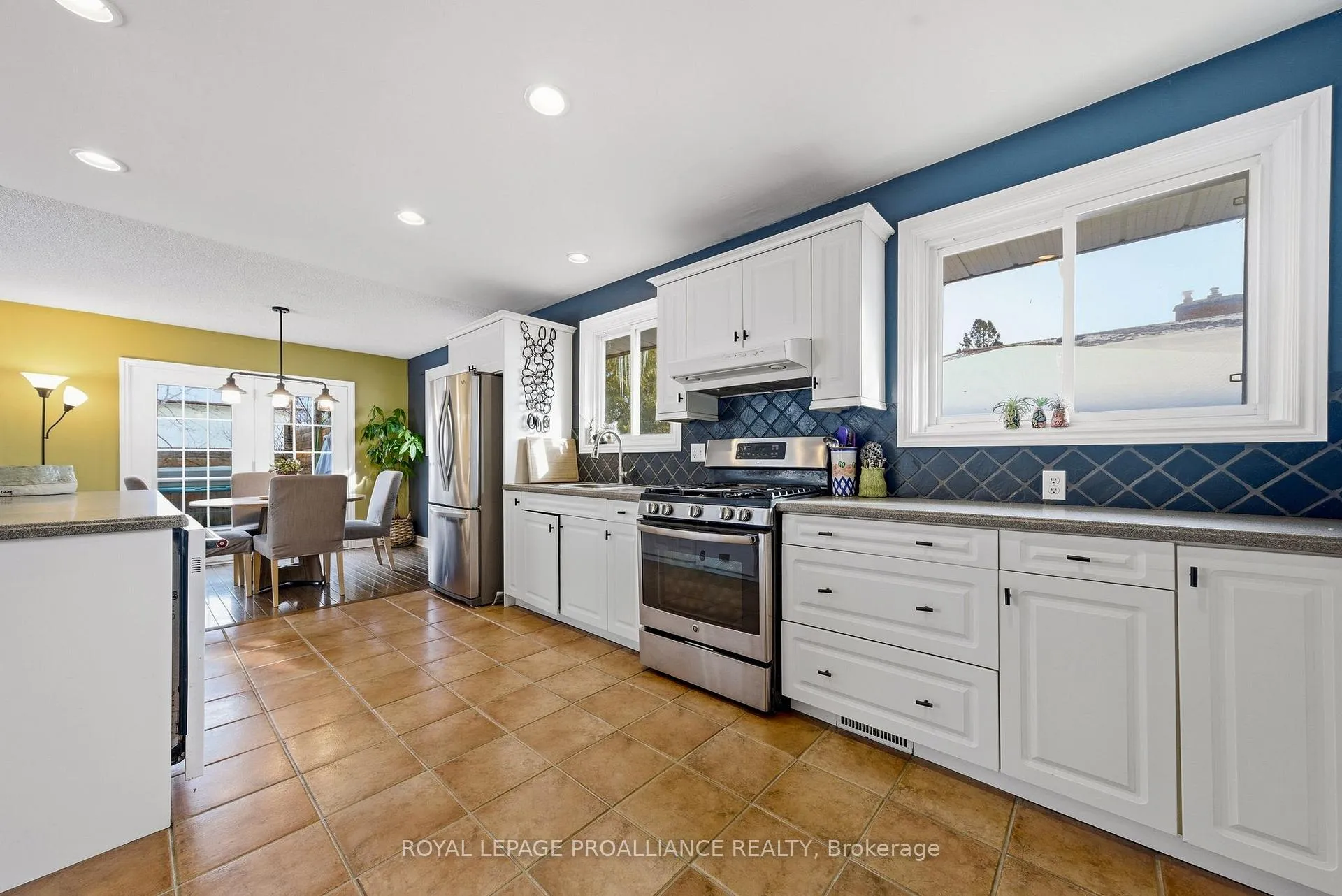 Photo 19 of 23 Diamond Crescent, Belleville, Belleville Ward — HOMEH