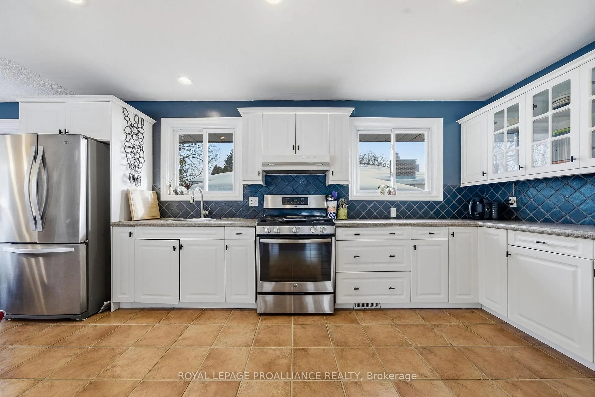 Photo 20 of 23 Diamond Crescent, Belleville, Belleville Ward — HOMEH