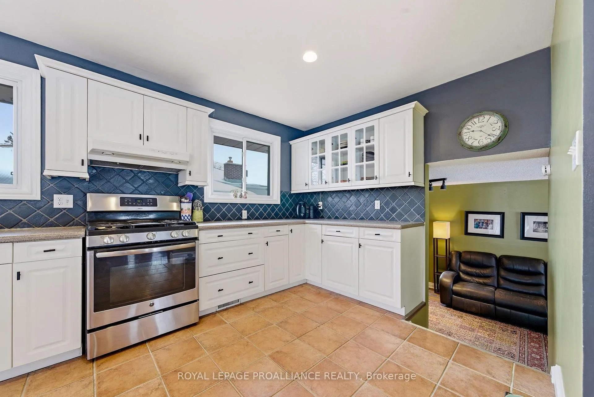 Photo 23 of 23 Diamond Crescent, Belleville, Belleville Ward — HOMEH