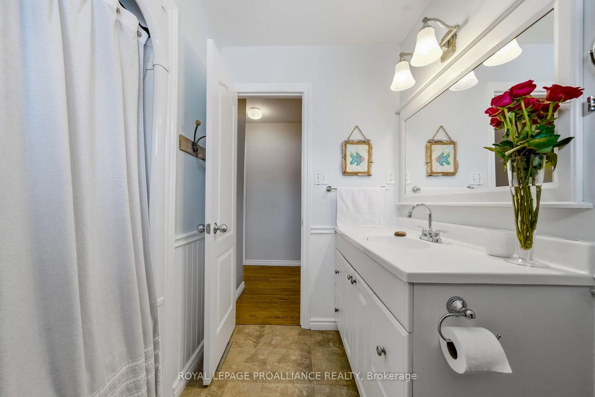 Photo 26 of 23 Diamond Crescent, Belleville, Belleville Ward — HOMEH