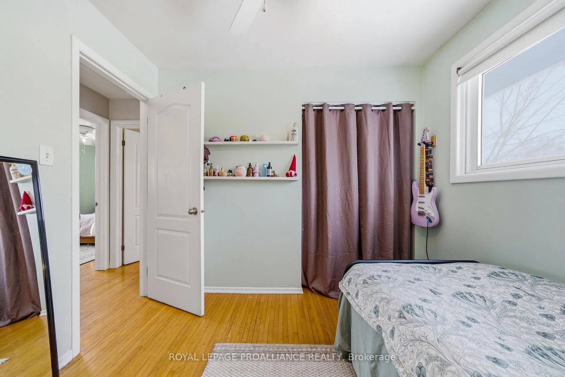 Photo 32 of 23 Diamond Crescent, Belleville, Belleville Ward — HOMEH