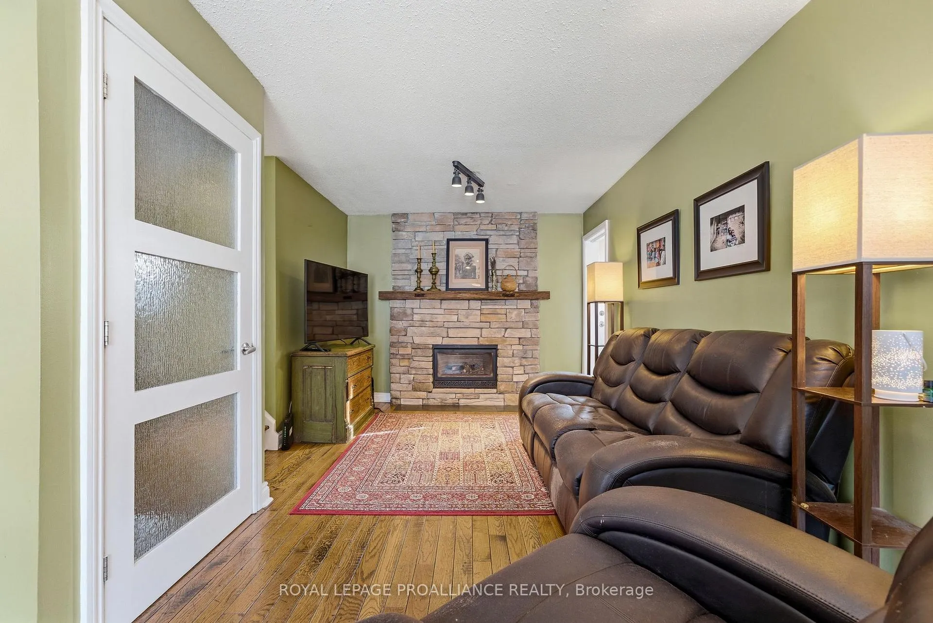 Photo 34 of 23 Diamond Crescent, Belleville, Belleville Ward — HOMEH
