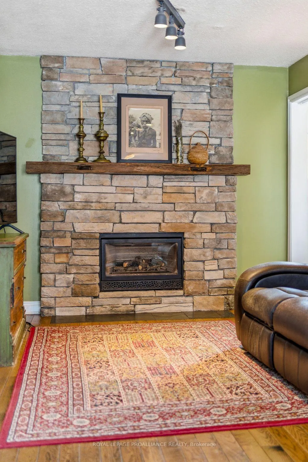 Photo 35 of 23 Diamond Crescent, Belleville, Belleville Ward — HOMEH