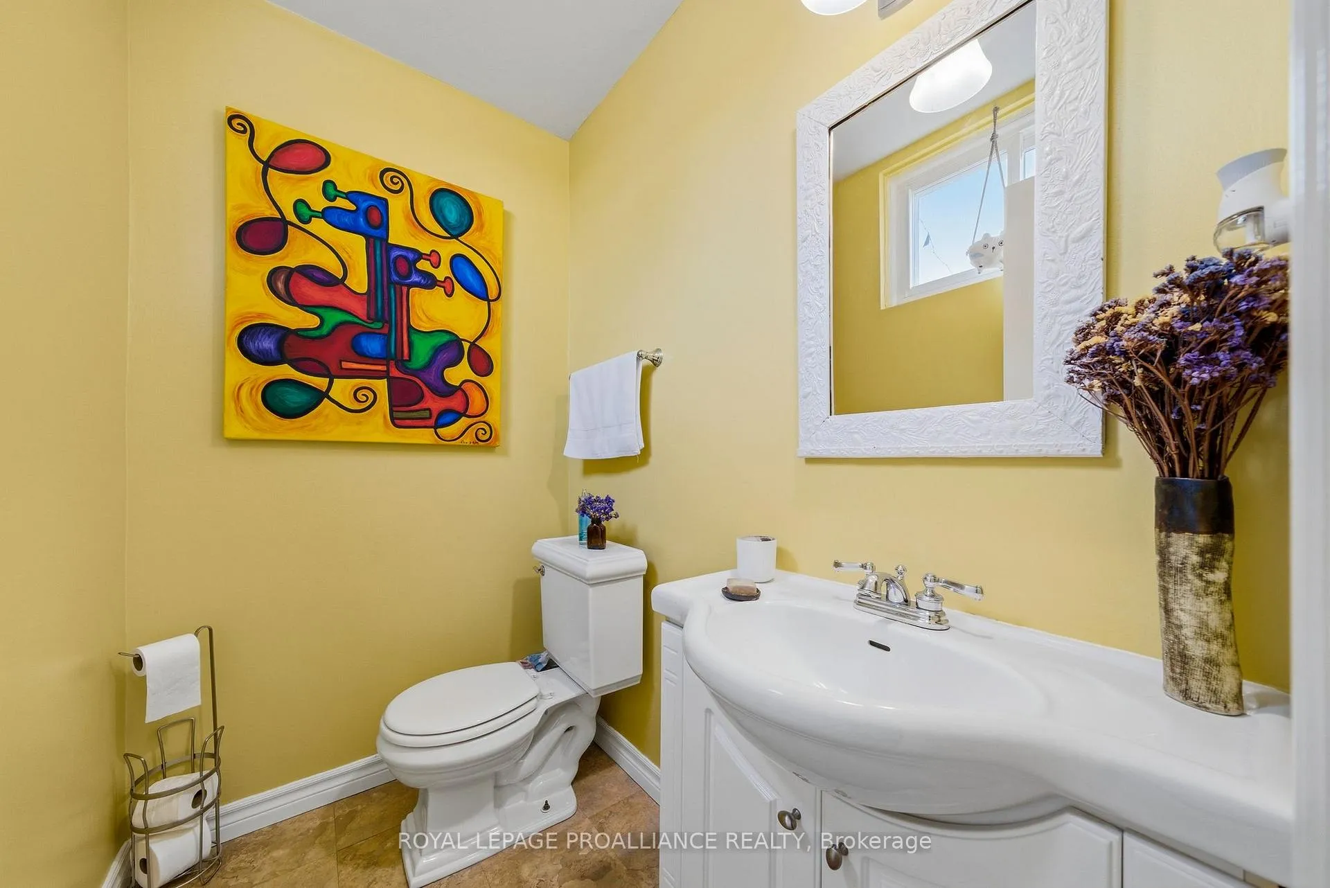 Photo 38 of 23 Diamond Crescent, Belleville, Belleville Ward — HOMEH