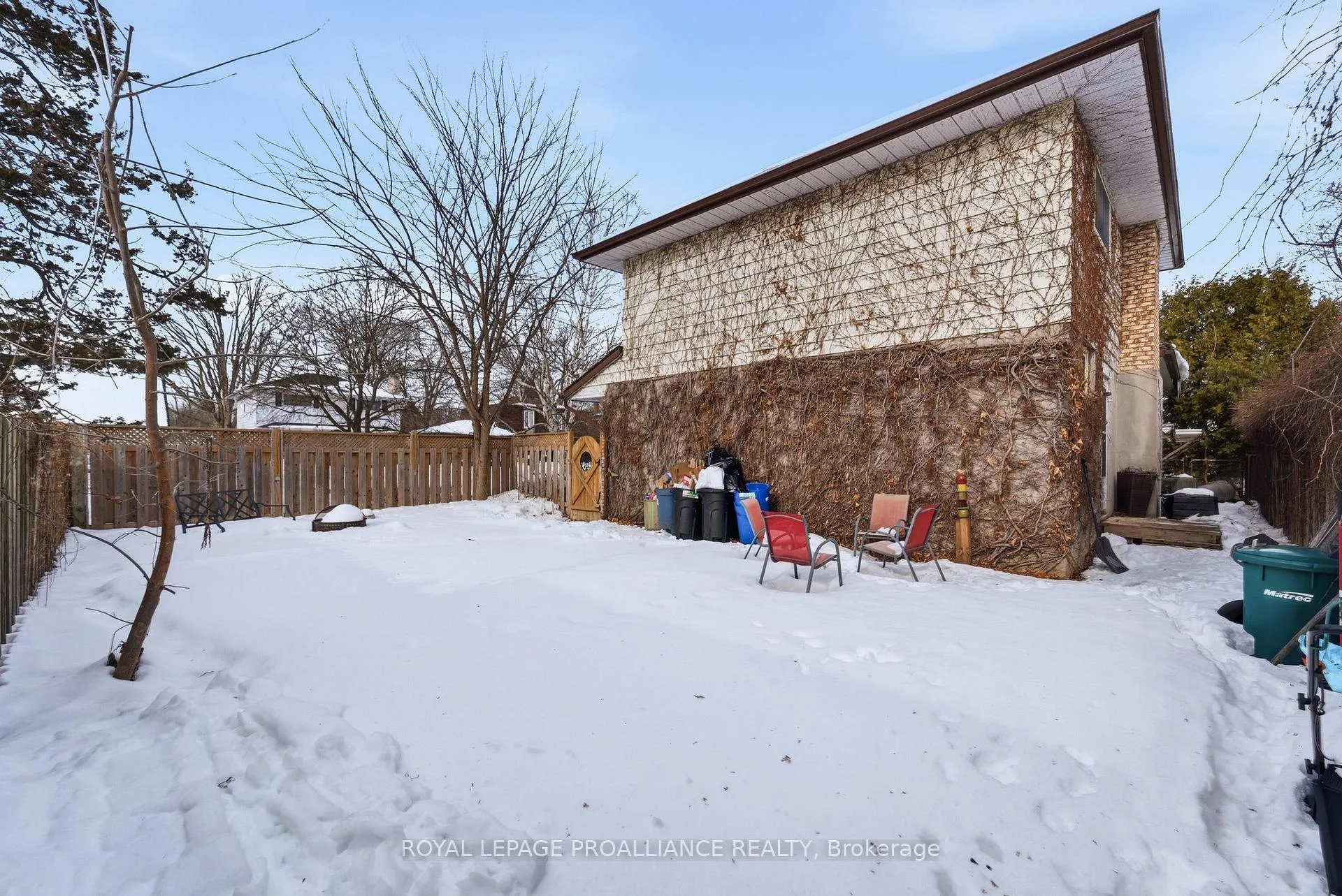 Photo 43 of 23 Diamond Crescent, Belleville, Belleville Ward — HOMEH