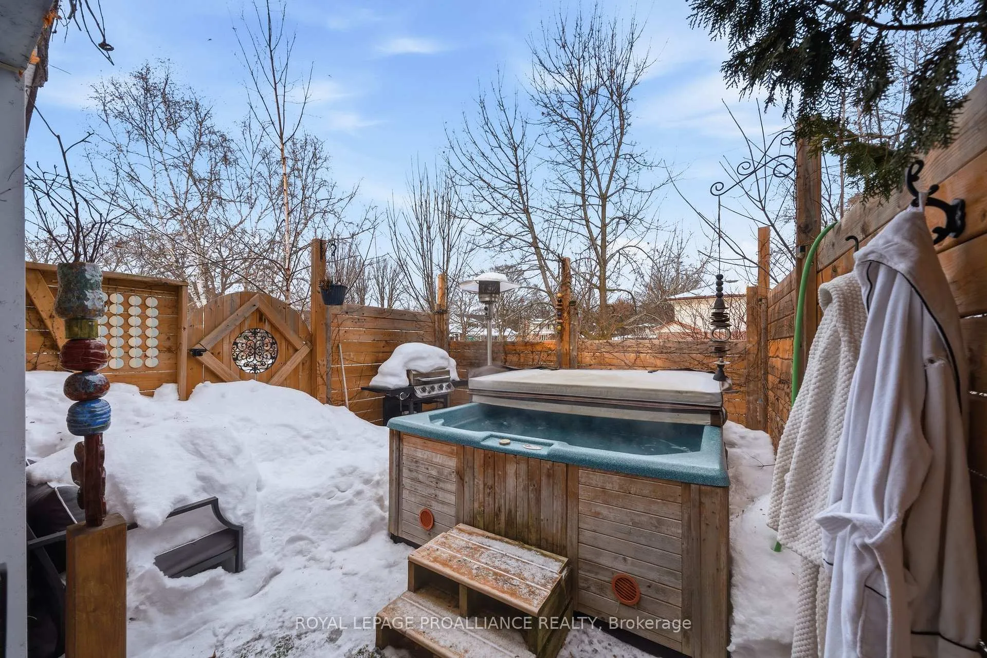 Photo 45 of 23 Diamond Crescent, Belleville, Belleville Ward — HOMEH