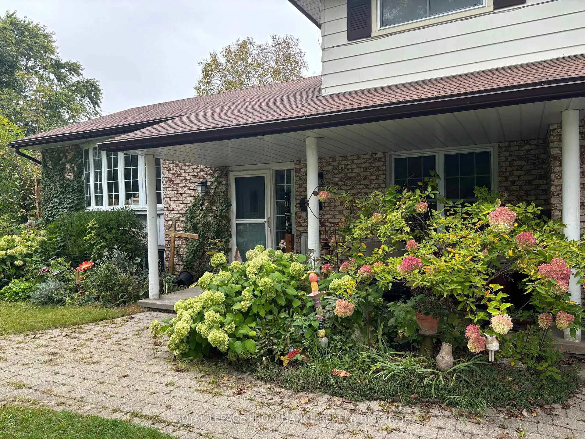 Photo 47 of 23 Diamond Crescent, Belleville, Belleville Ward — HOMEH