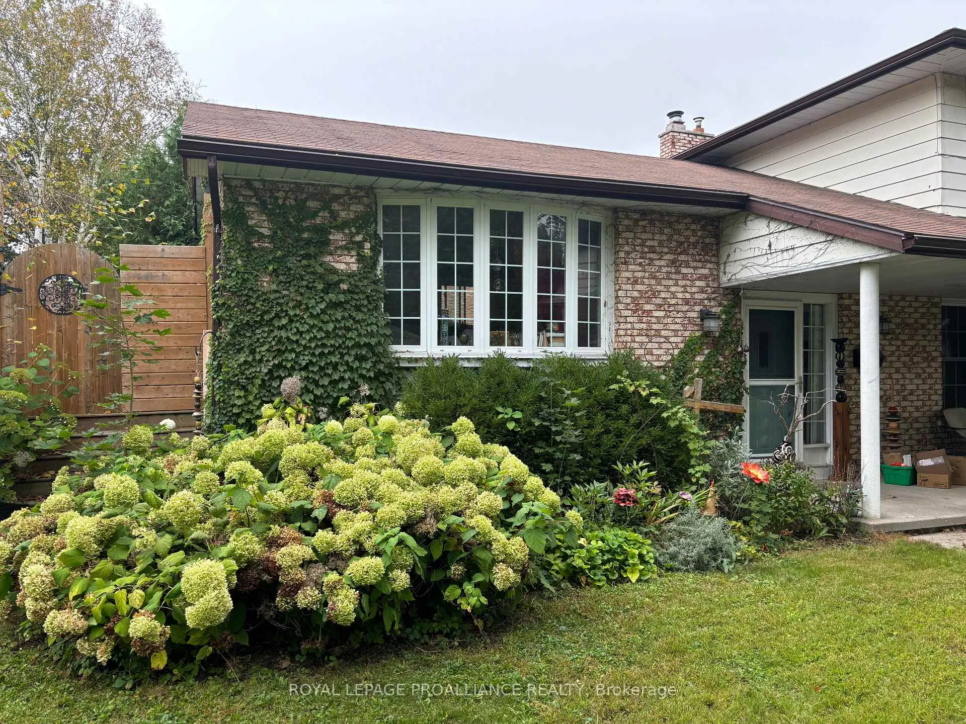 Photo 48 of 23 Diamond Crescent, Belleville, Belleville Ward — HOMEH