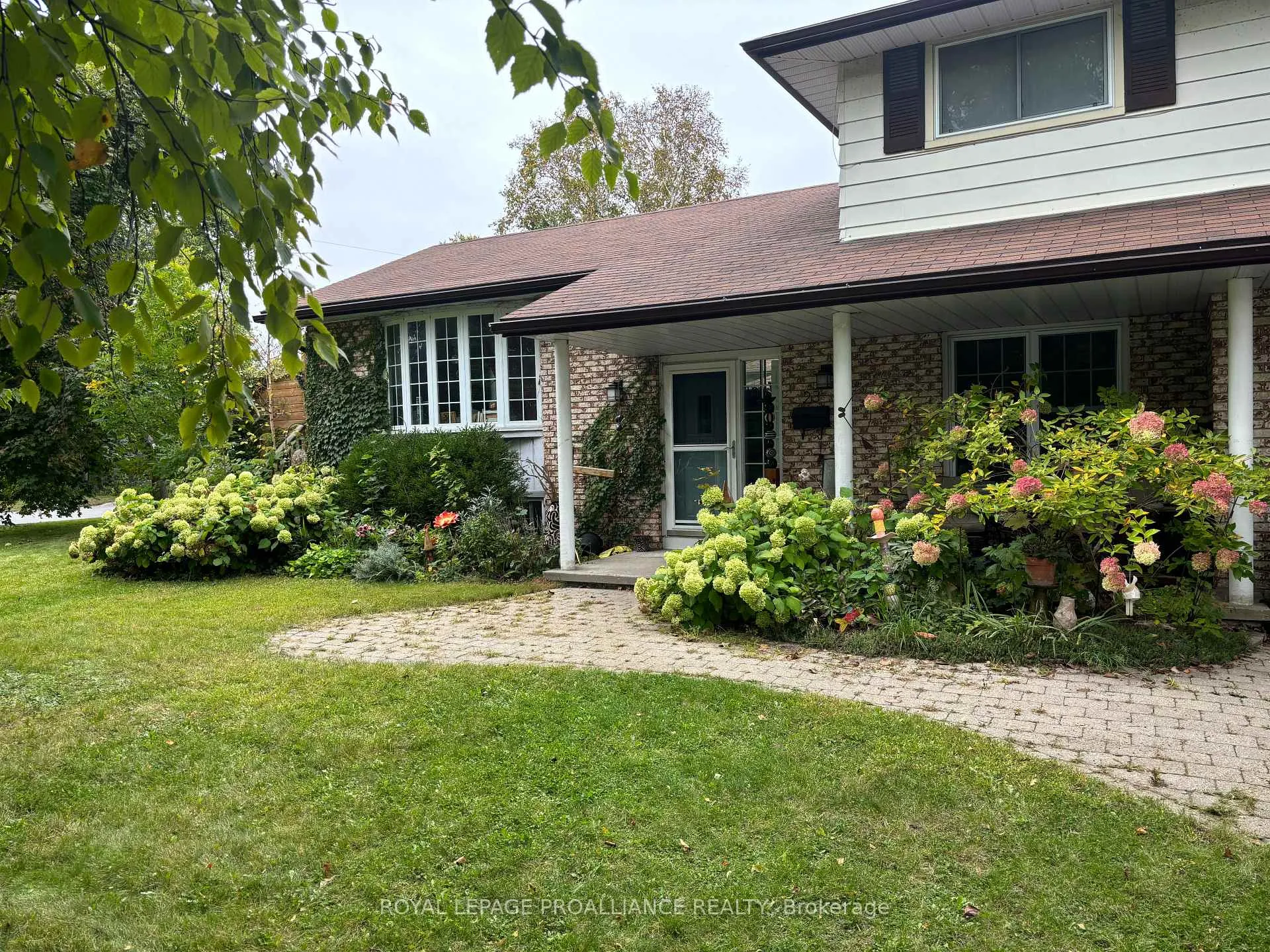 Photo 49 of 23 Diamond Crescent, Belleville, Belleville Ward — HOMEH