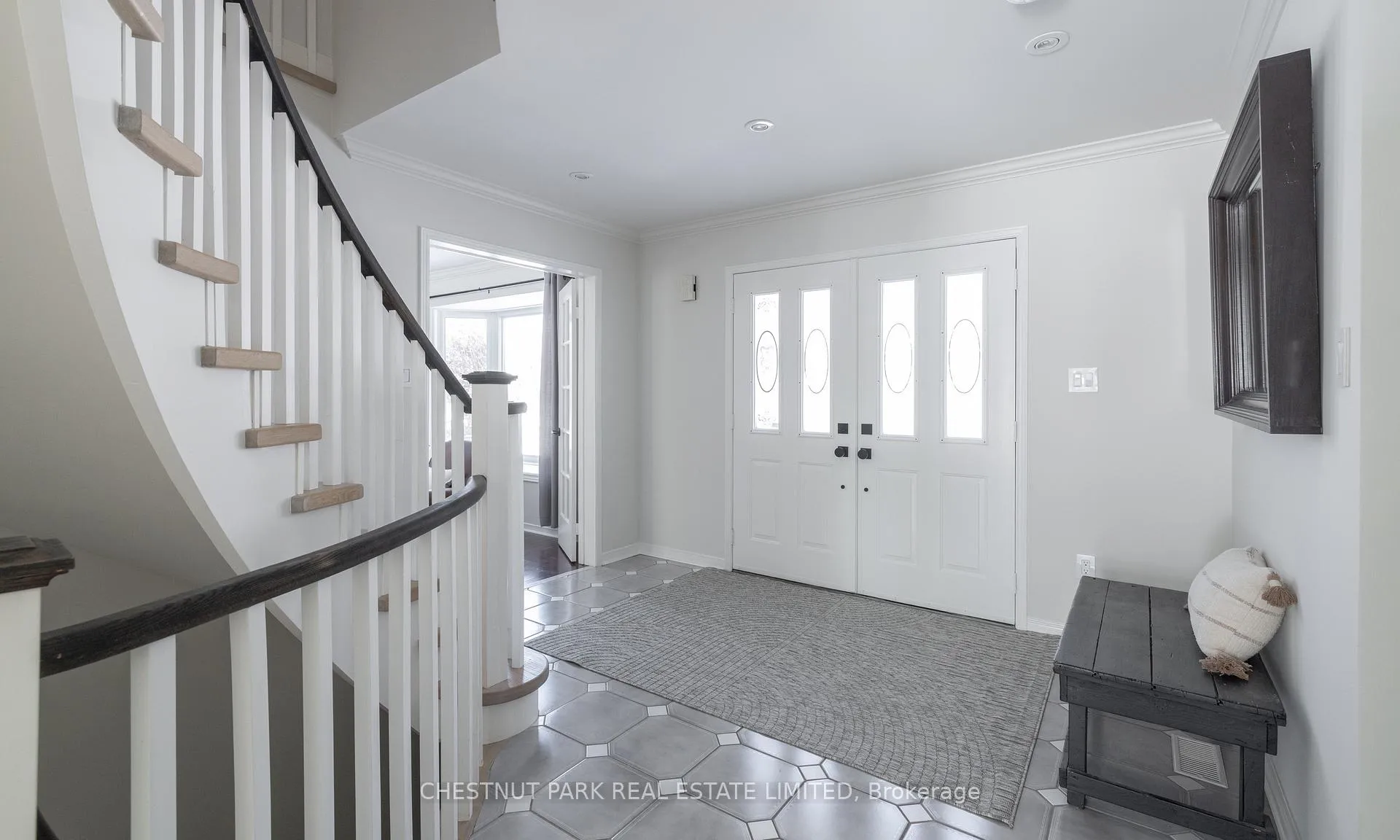 Photo 4 of 55 Parnham Crescent, East Gwillimbury, Sharon — HOMEH