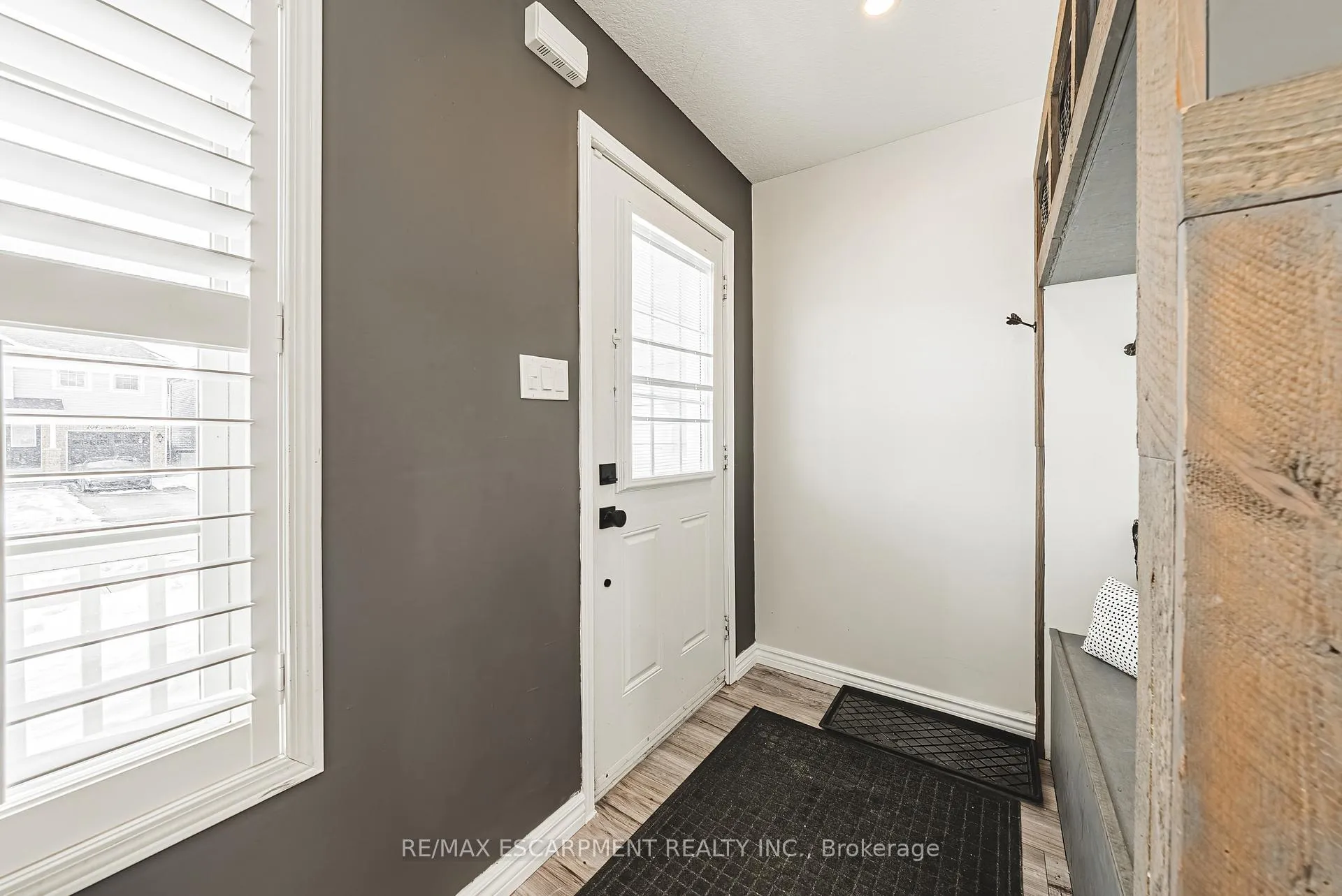 Photo 4 of 103 Powell Drive, Hamilton, Binbrook — HOMEH