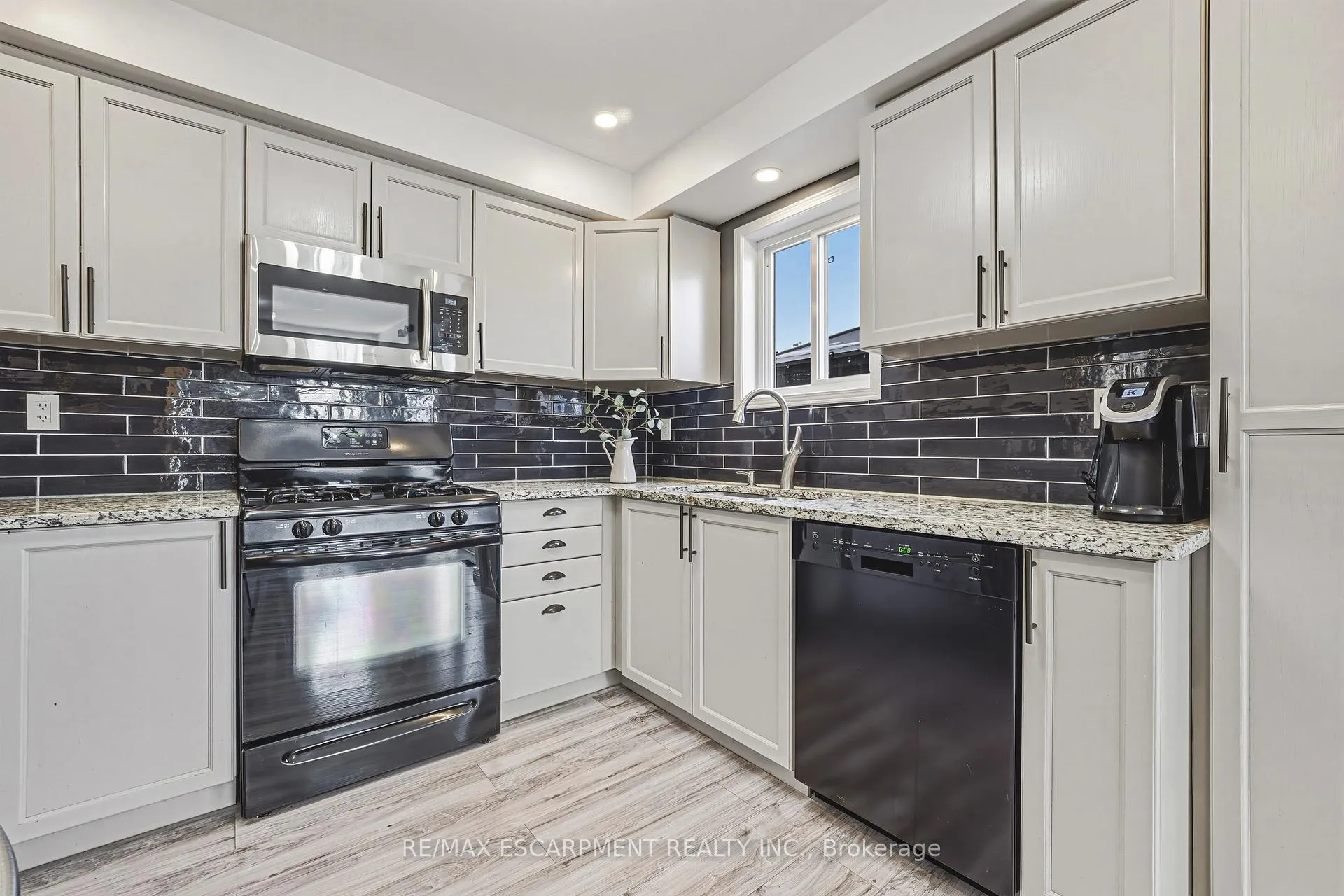Photo 17 of 103 Powell Drive, Hamilton, Binbrook — HOMEH