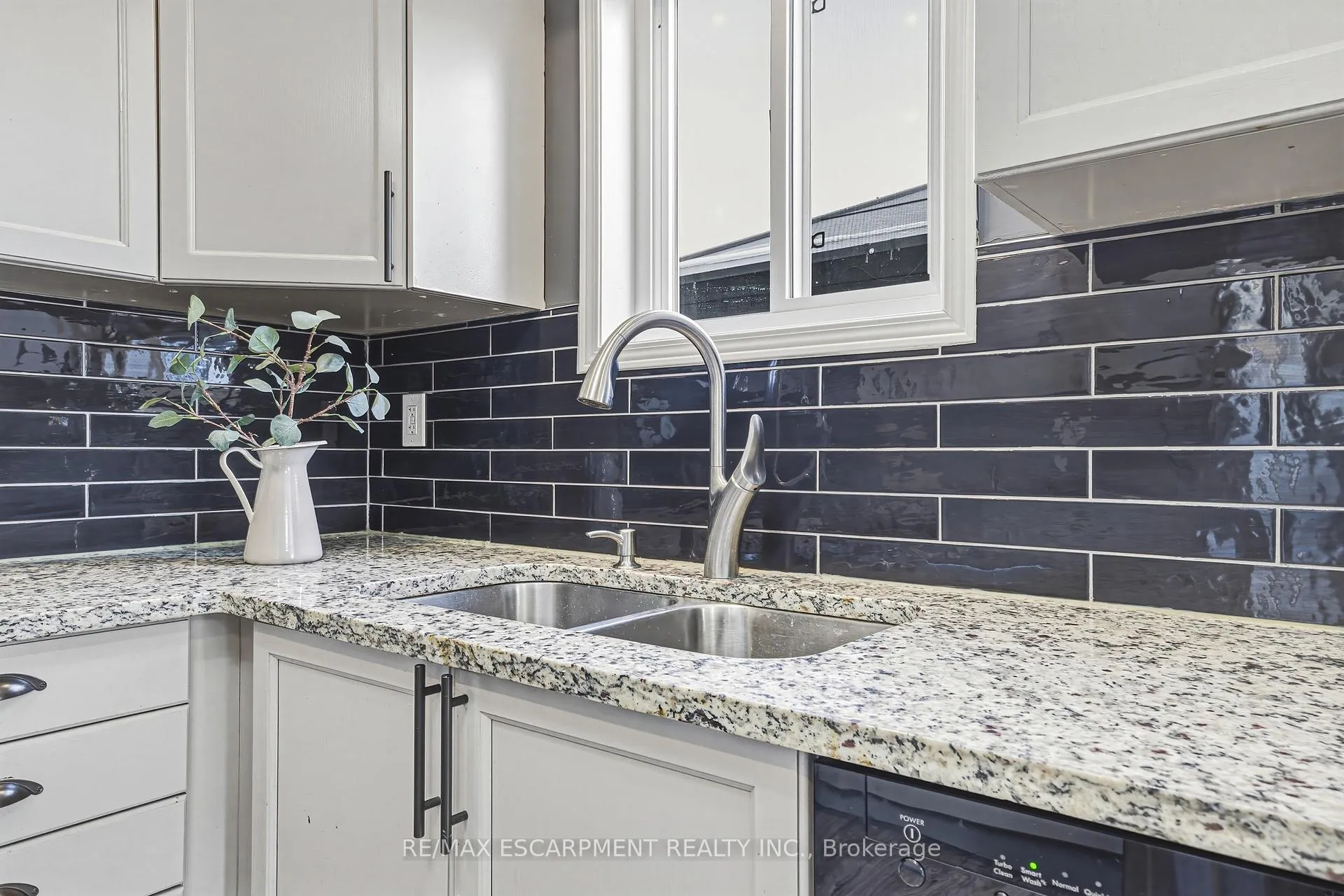 Photo 18 of 103 Powell Drive, Hamilton, Binbrook — HOMEH