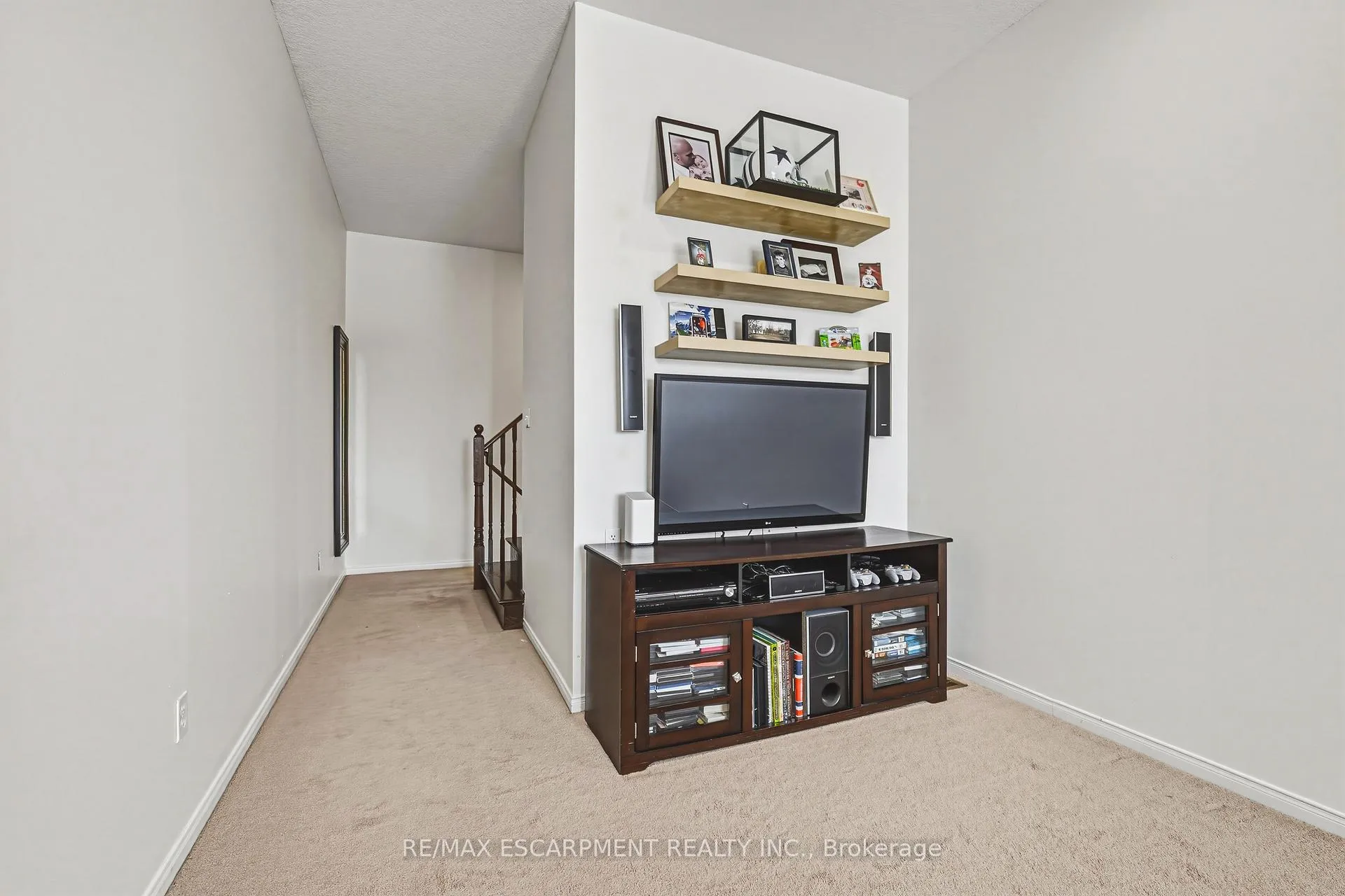 Photo 23 of 103 Powell Drive, Hamilton, Binbrook — HOMEH