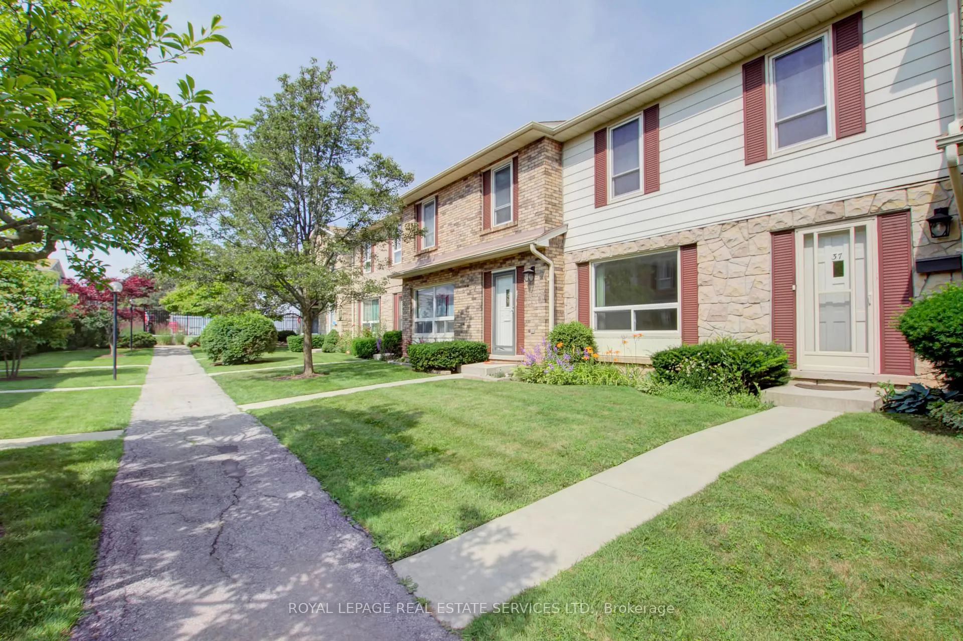 Photo 2 of Unit 37, 5475 Lakeshore Road, Burlington, Appleby — HOMEH
