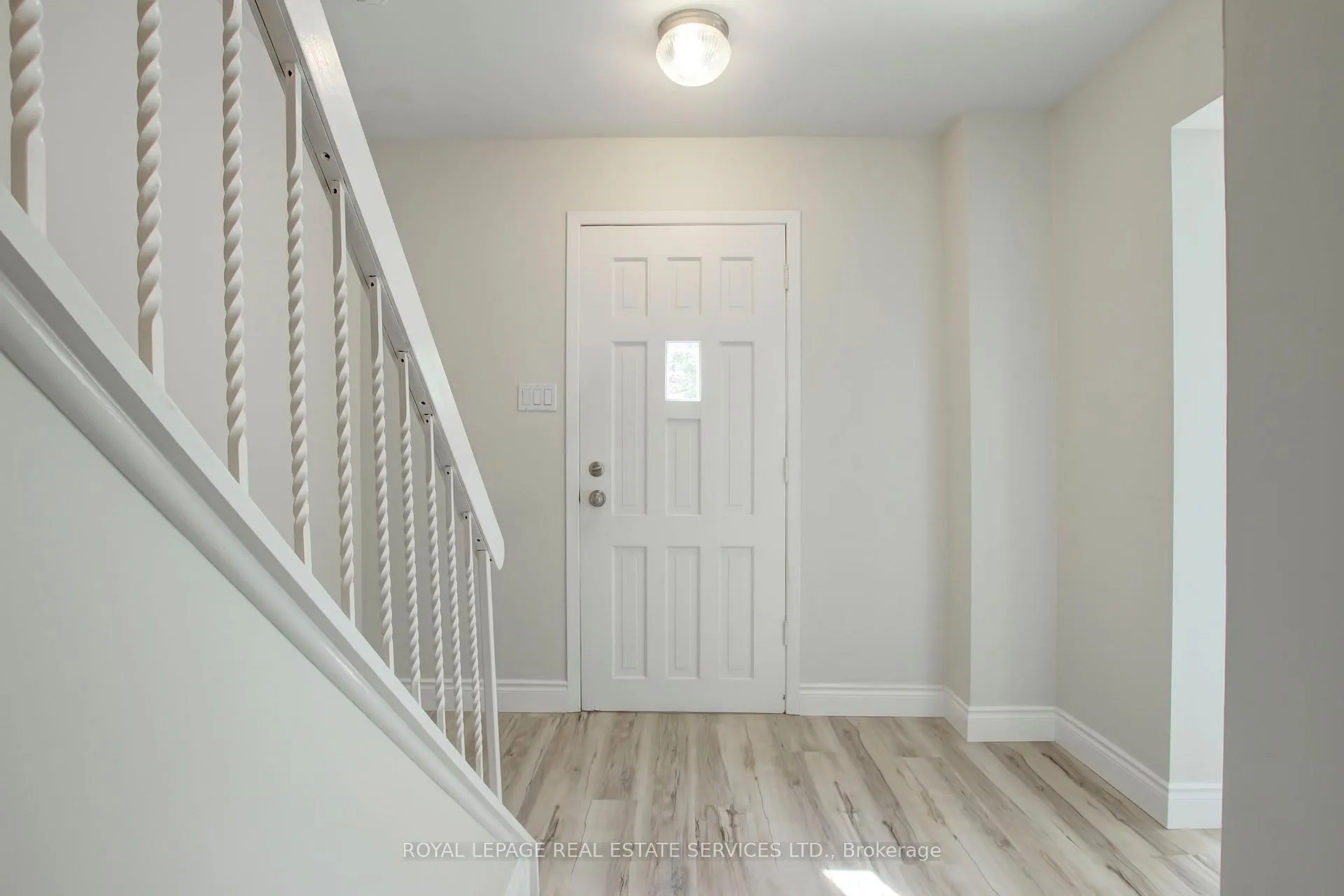 Photo 3 of Unit 37, 5475 Lakeshore Road, Burlington, Appleby — HOMEH