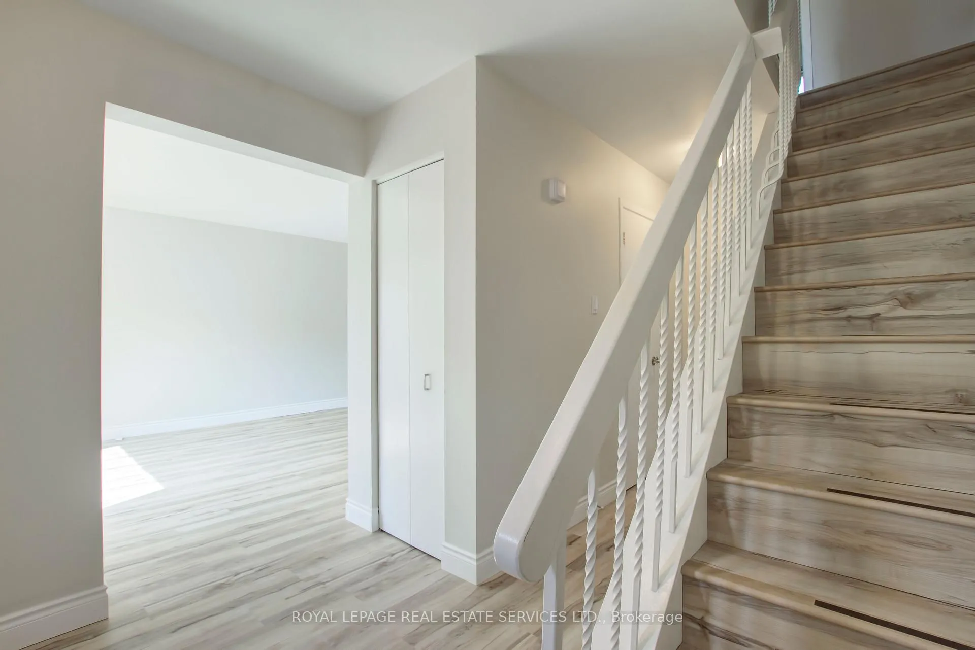Photo 4 of Unit 37, 5475 Lakeshore Road, Burlington, Appleby — HOMEH