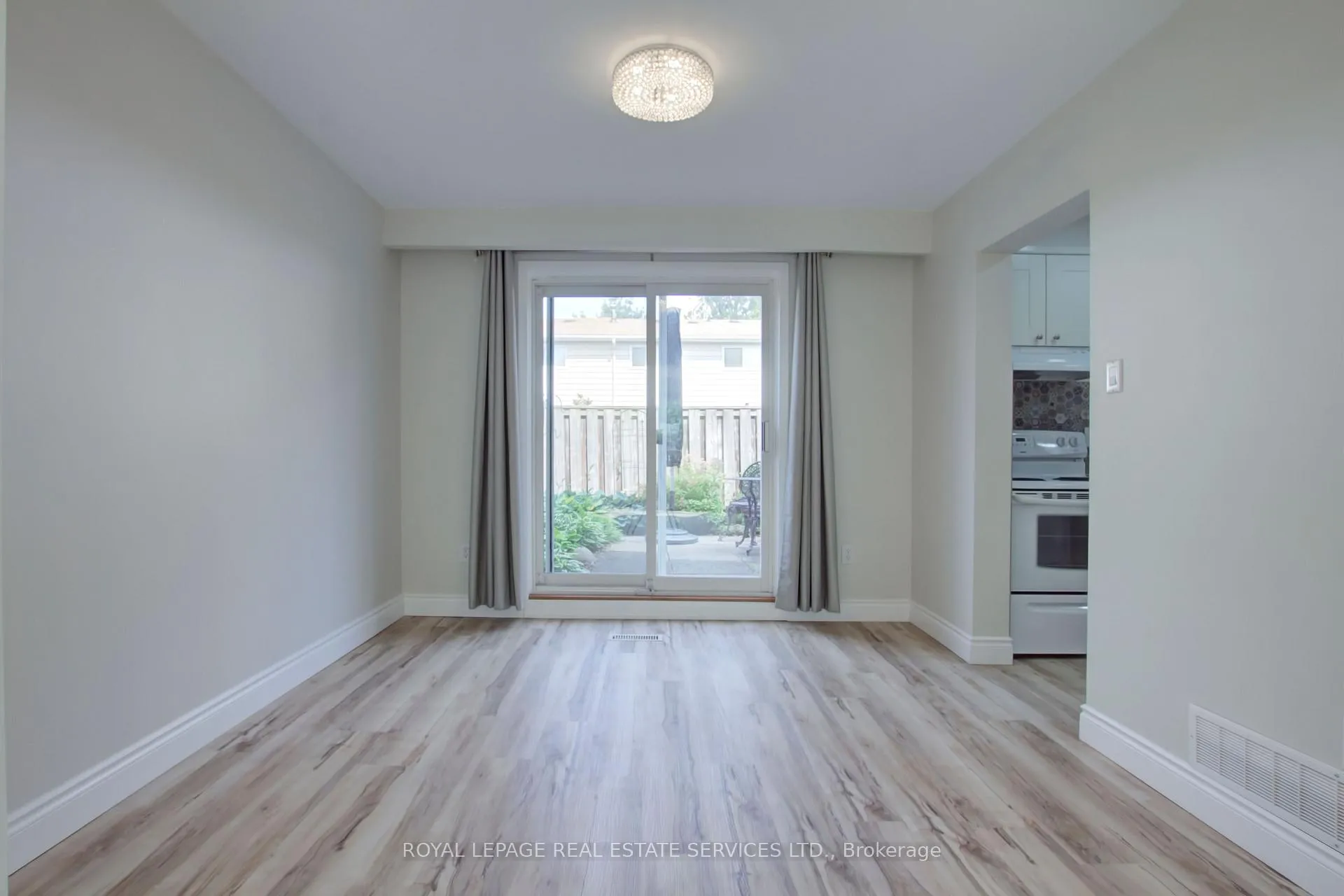 Photo 8 of Unit 37, 5475 Lakeshore Road, Burlington, Appleby — HOMEH