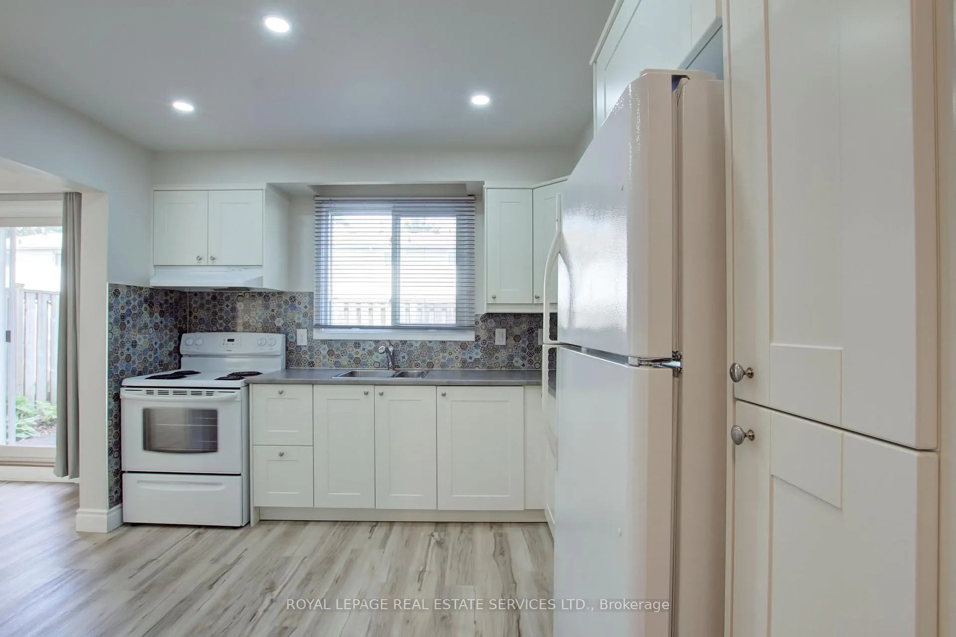 Photo 11 of Unit 37, 5475 Lakeshore Road, Burlington, Appleby — HOMEH