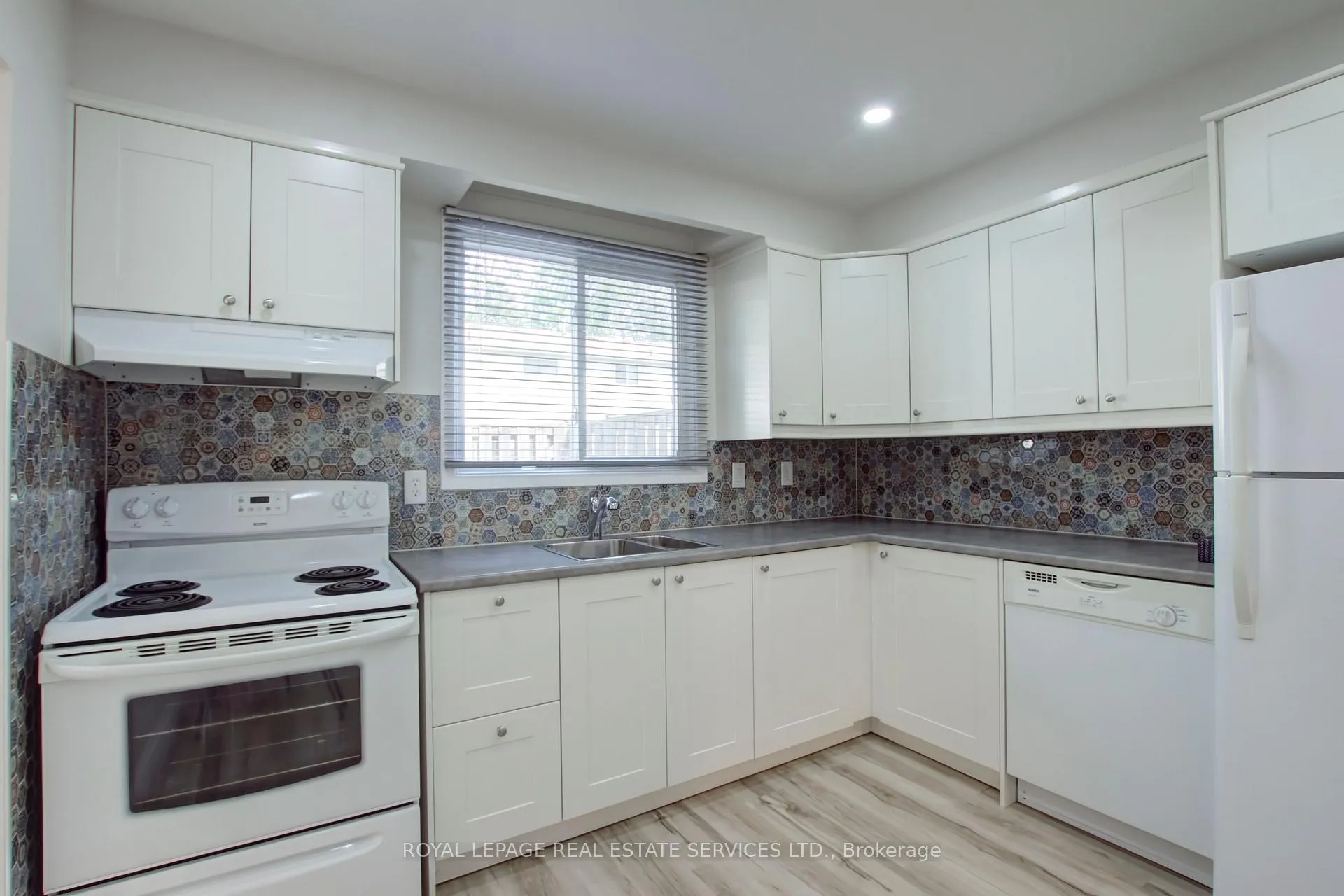 Photo 12 of Unit 37, 5475 Lakeshore Road, Burlington, Appleby — HOMEH