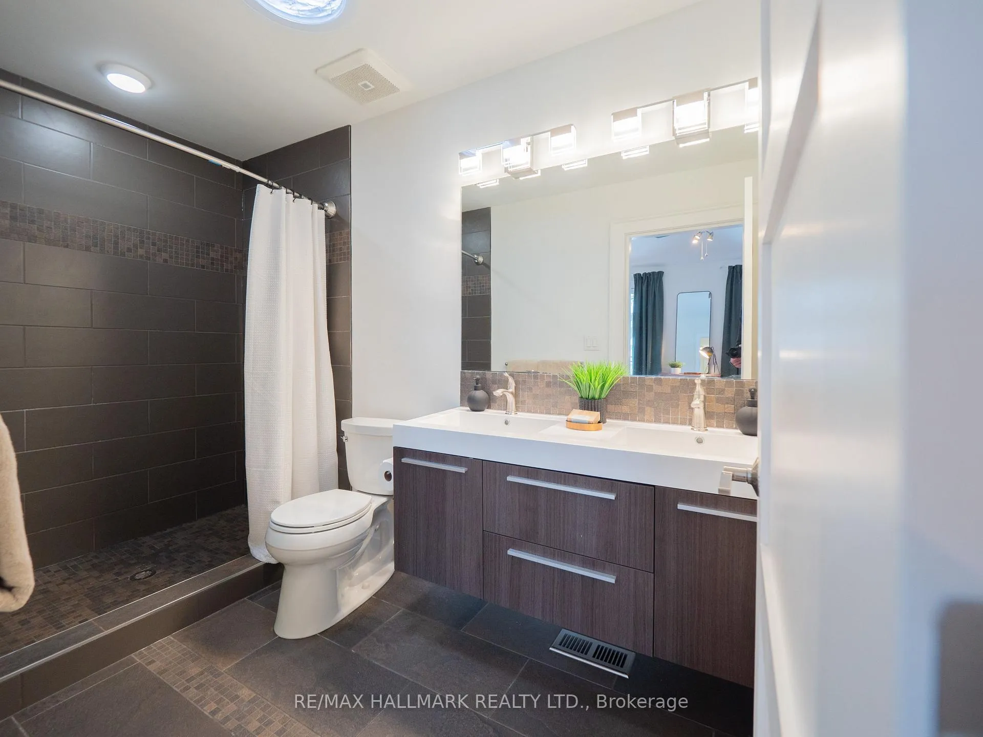 Photo 24 of 218 Westlake Avenue, Toronto, Woodbine-Lumsden — HOMEH