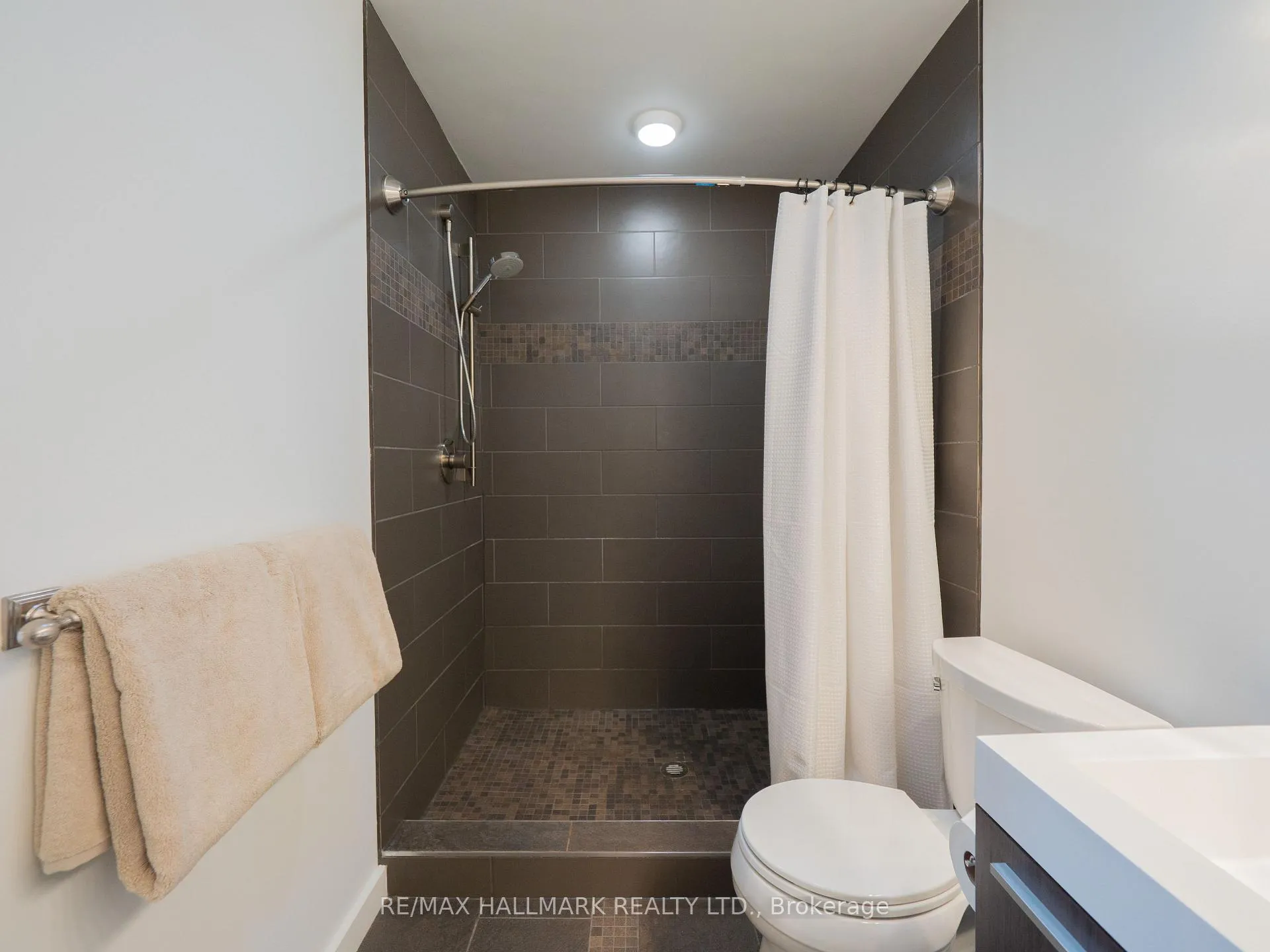Photo 25 of 218 Westlake Avenue, Toronto, Woodbine-Lumsden — HOMEH