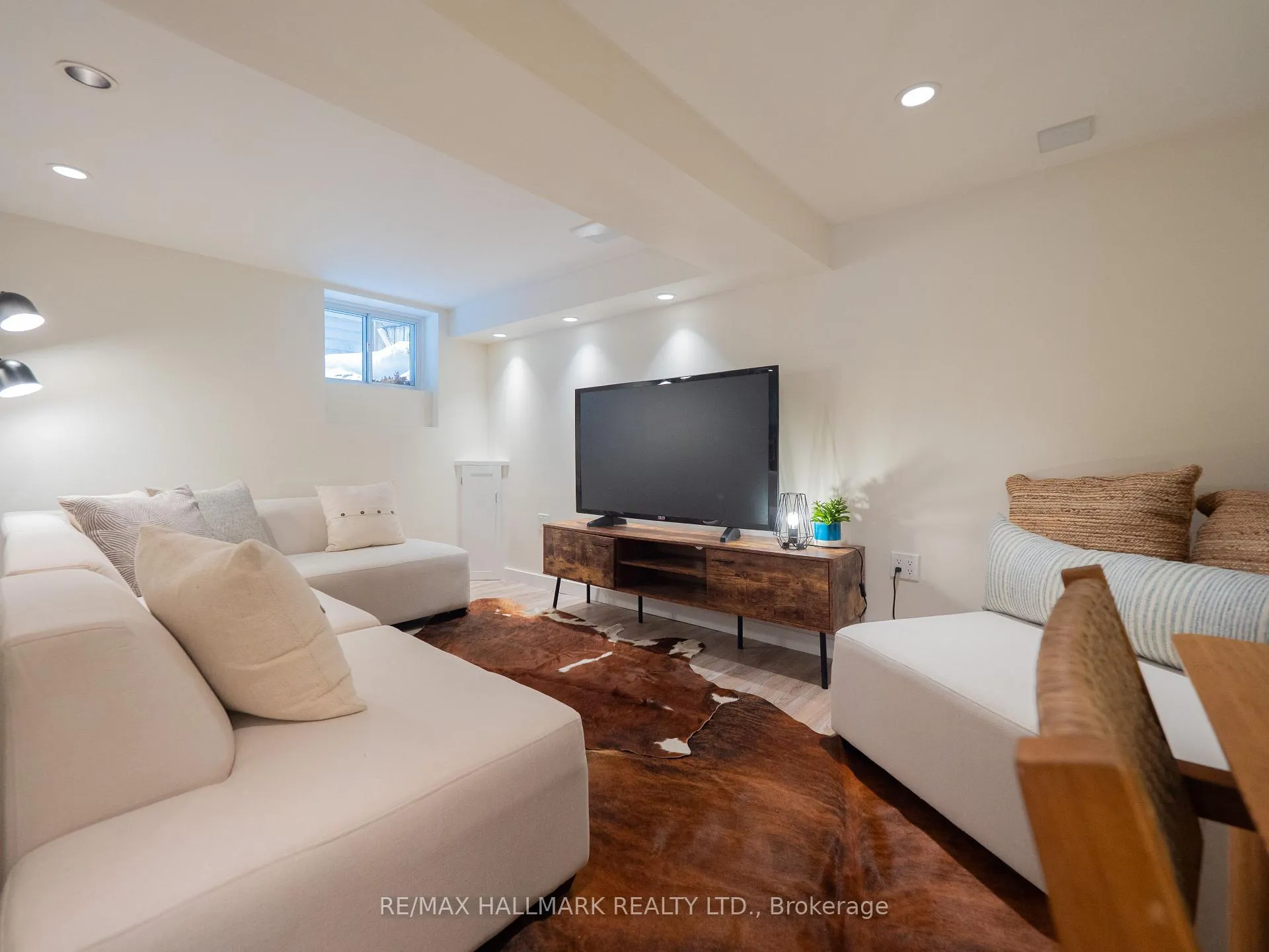 Photo 36 of 218 Westlake Avenue, Toronto, Woodbine-Lumsden — HOMEH