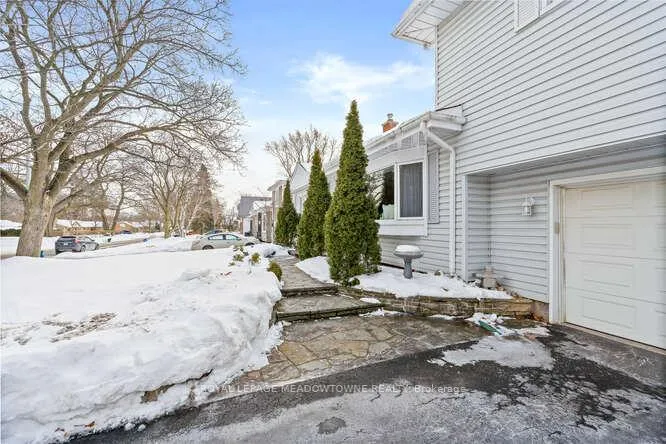 Photo 4 of 394 Wilson Avenue, Burlington, Shoreacres — HOMEH