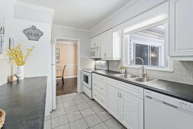 Photo 17 of 394 Wilson Avenue, Burlington, Shoreacres — HOMEH