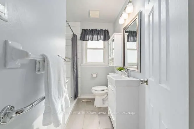 Photo 25 of 394 Wilson Avenue, Burlington, Shoreacres — HOMEH