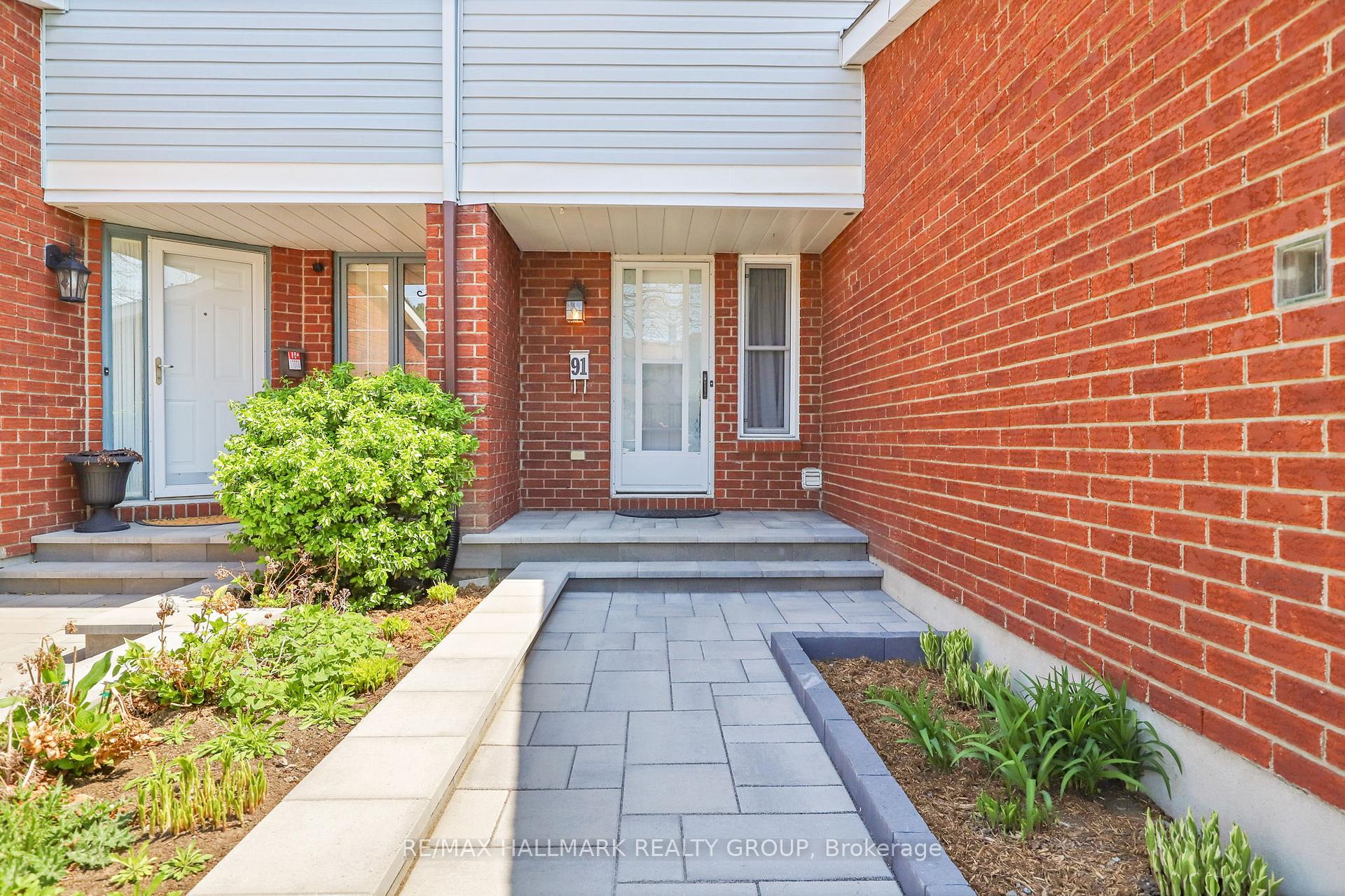 Photo 2 of 91 Langstrom Crescent, Ottawa, Hunt Club Park — HOMEH