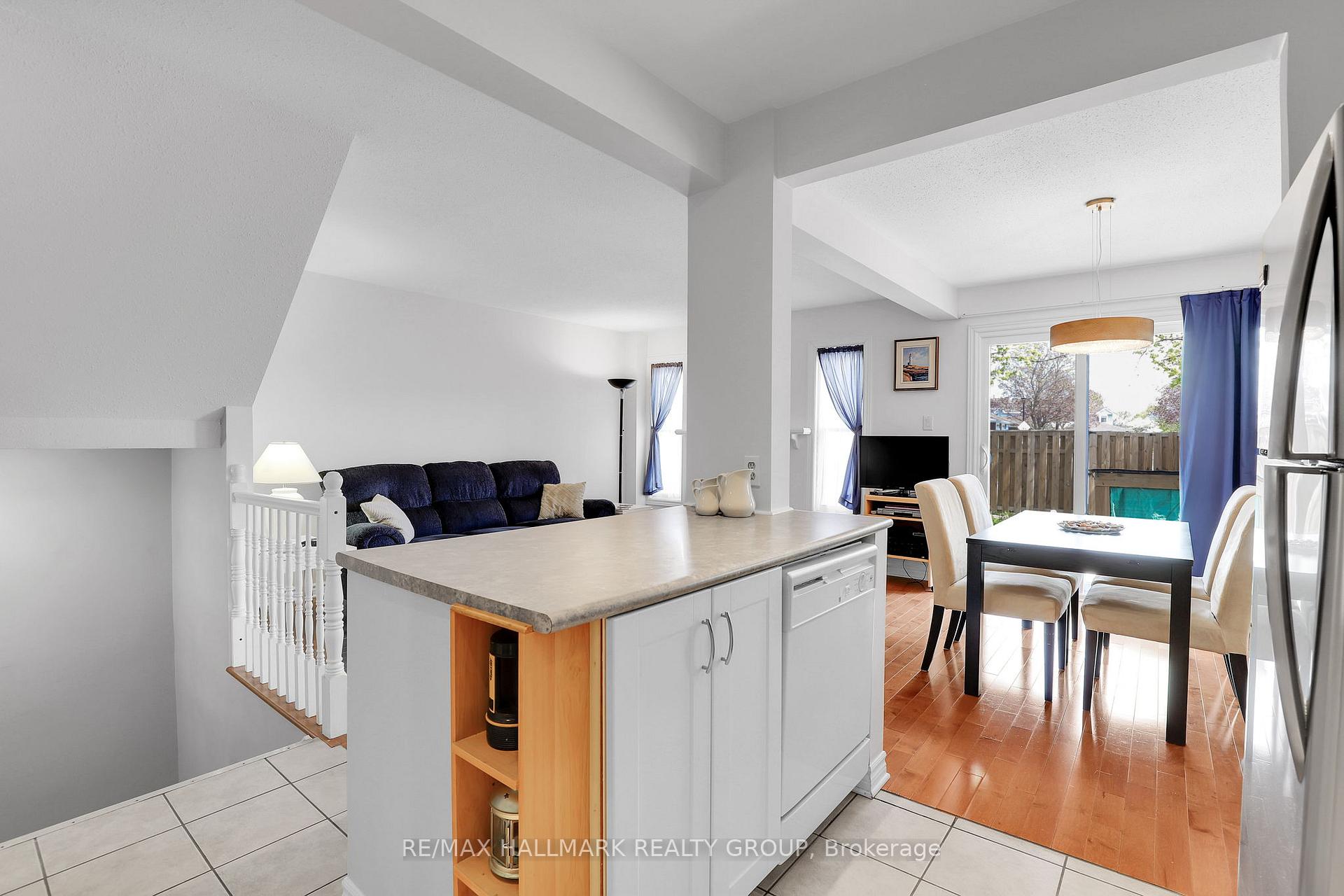Photo 11 of 91 Langstrom Crescent, Ottawa, Hunt Club Park — HOMEH