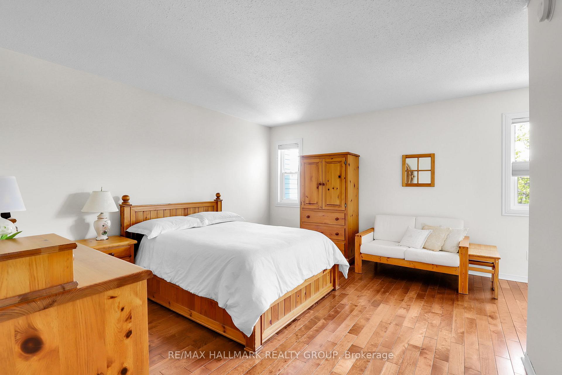 Photo 16 of 91 Langstrom Crescent, Ottawa, Hunt Club Park — HOMEH
