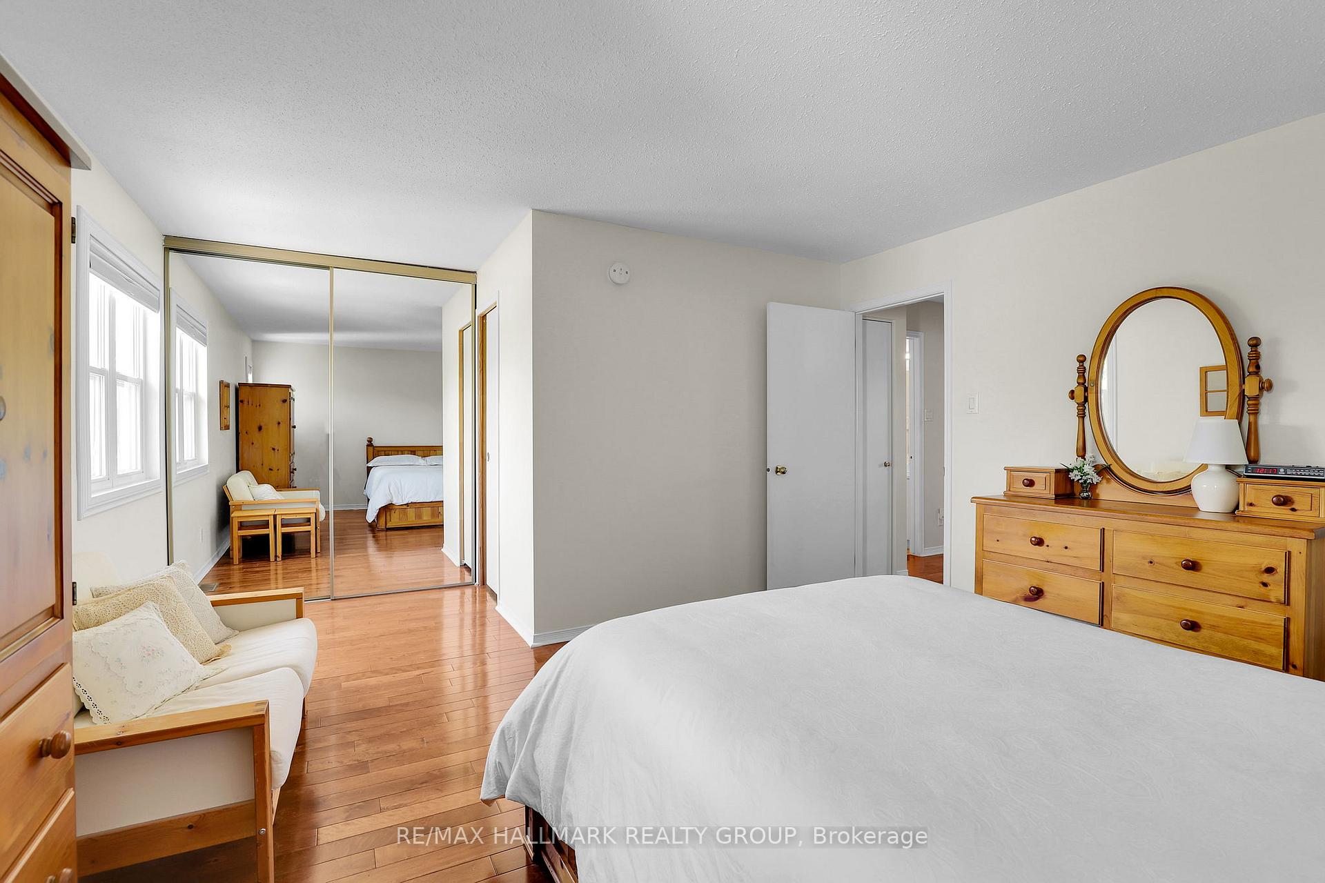 Photo 17 of 91 Langstrom Crescent, Ottawa, Hunt Club Park — HOMEH