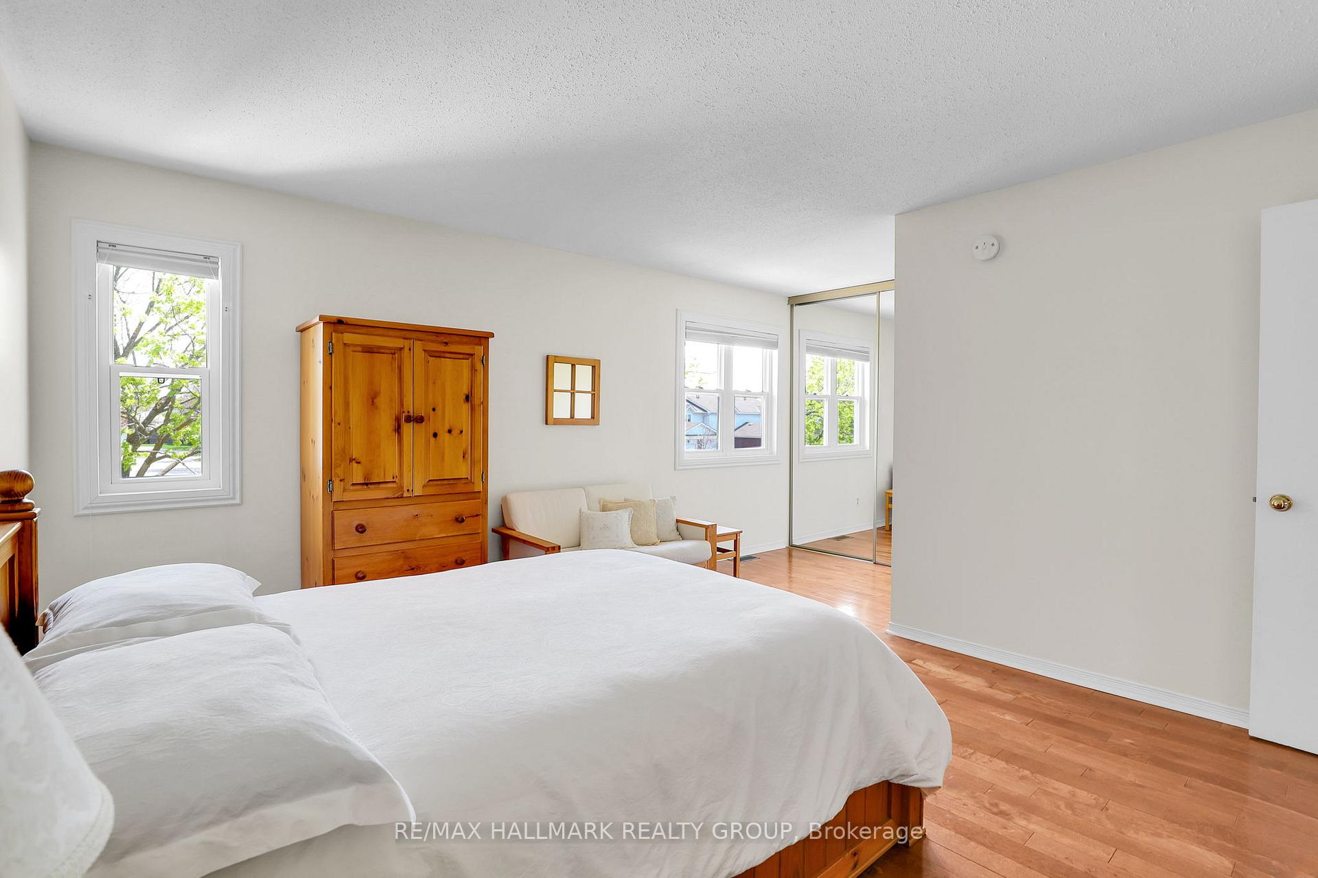 Photo 18 of 91 Langstrom Crescent, Ottawa, Hunt Club Park — HOMEH