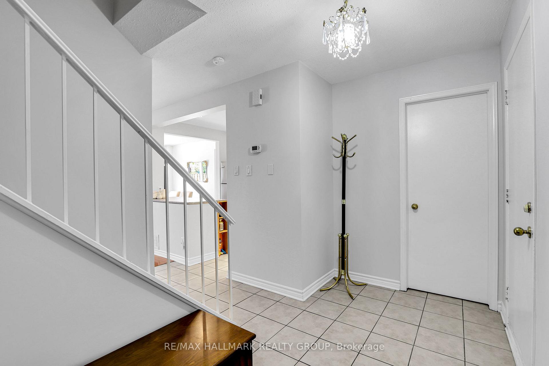 Photo 23 of 91 Langstrom Crescent, Ottawa, Hunt Club Park — HOMEH