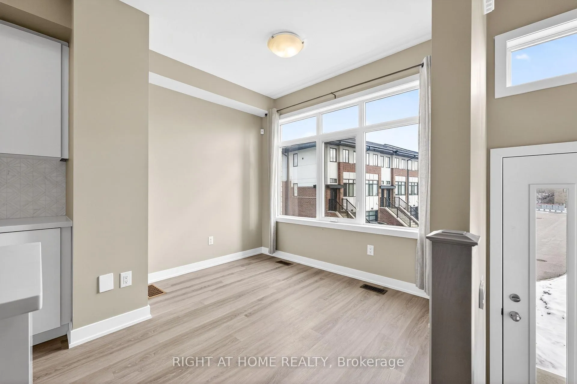 Photo 7 of 48 Markle Crescent, Hamilton, Ancaster — HOMEH
