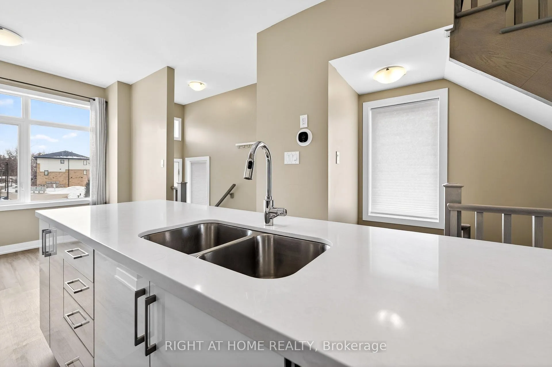 Photo 8 of 48 Markle Crescent, Hamilton, Ancaster — HOMEH
