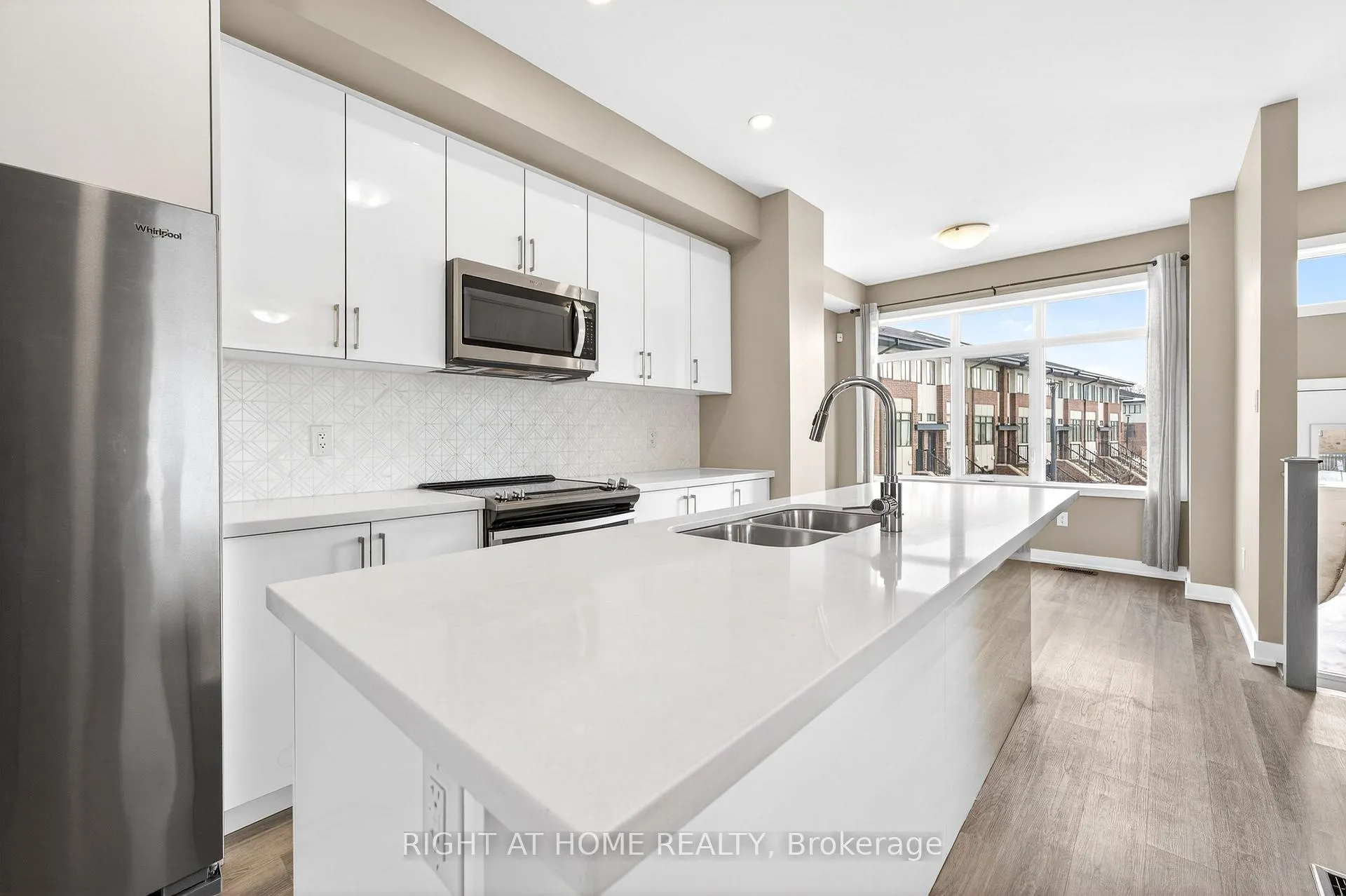 Photo 10 of 48 Markle Crescent, Hamilton, Ancaster — HOMEH
