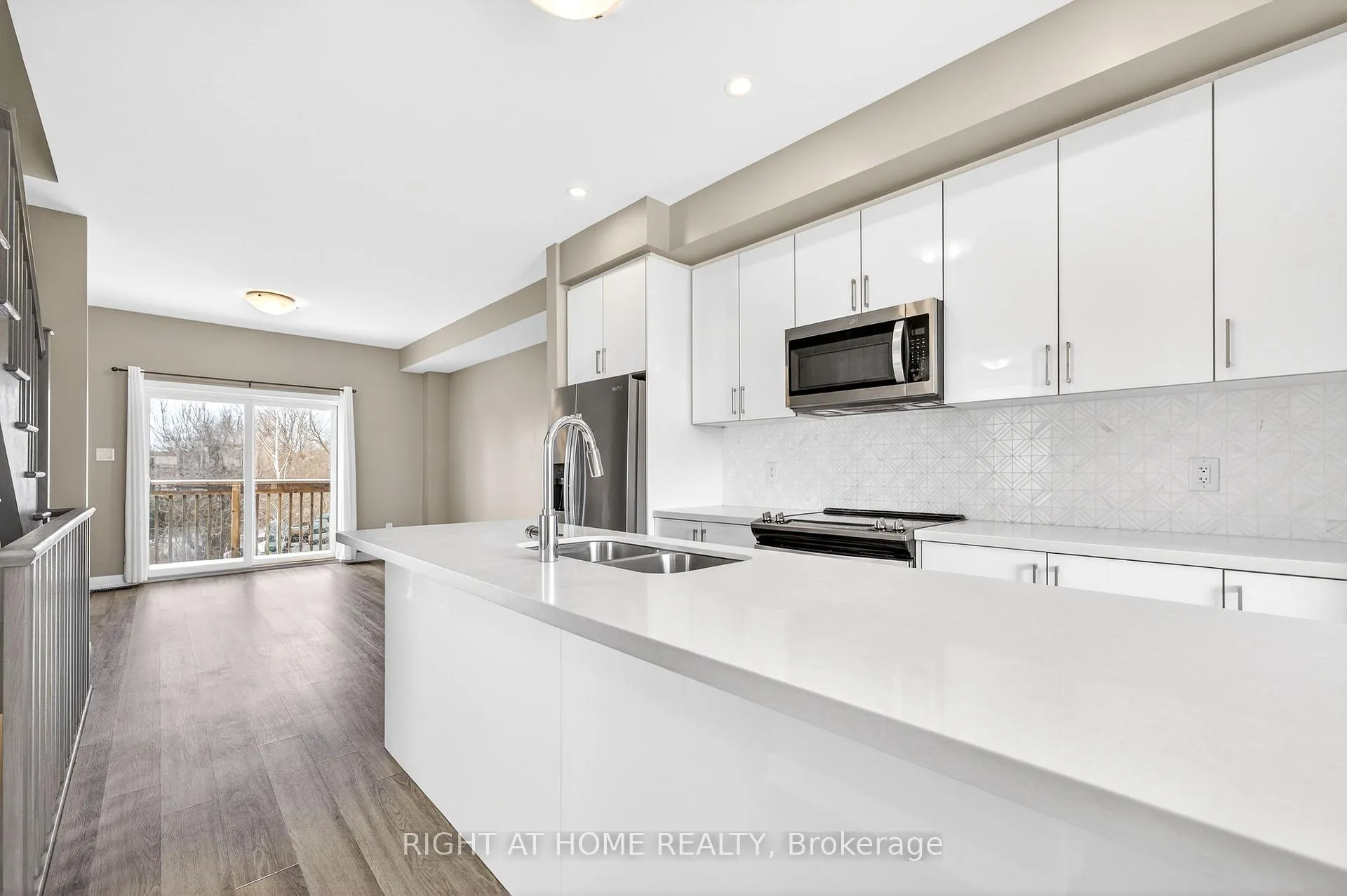 Photo 14 of 48 Markle Crescent, Hamilton, Ancaster — HOMEH