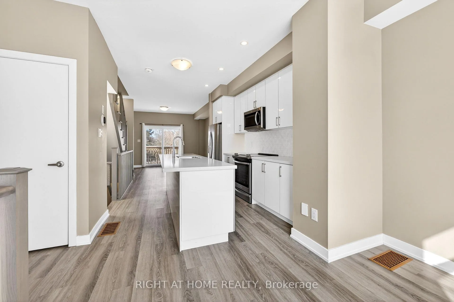 Photo 16 of 48 Markle Crescent, Hamilton, Ancaster — HOMEH