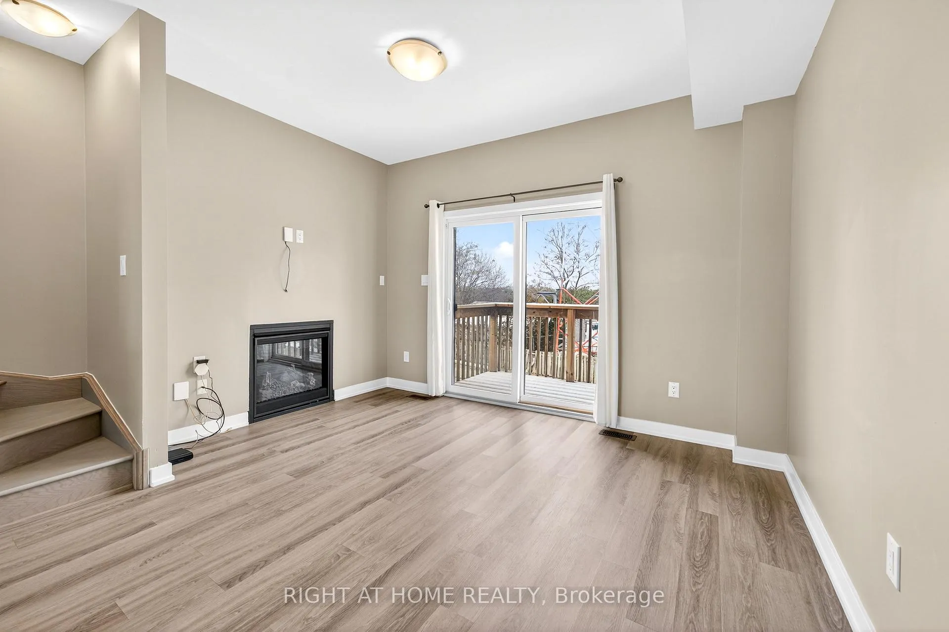 Photo 19 of 48 Markle Crescent, Hamilton, Ancaster — HOMEH
