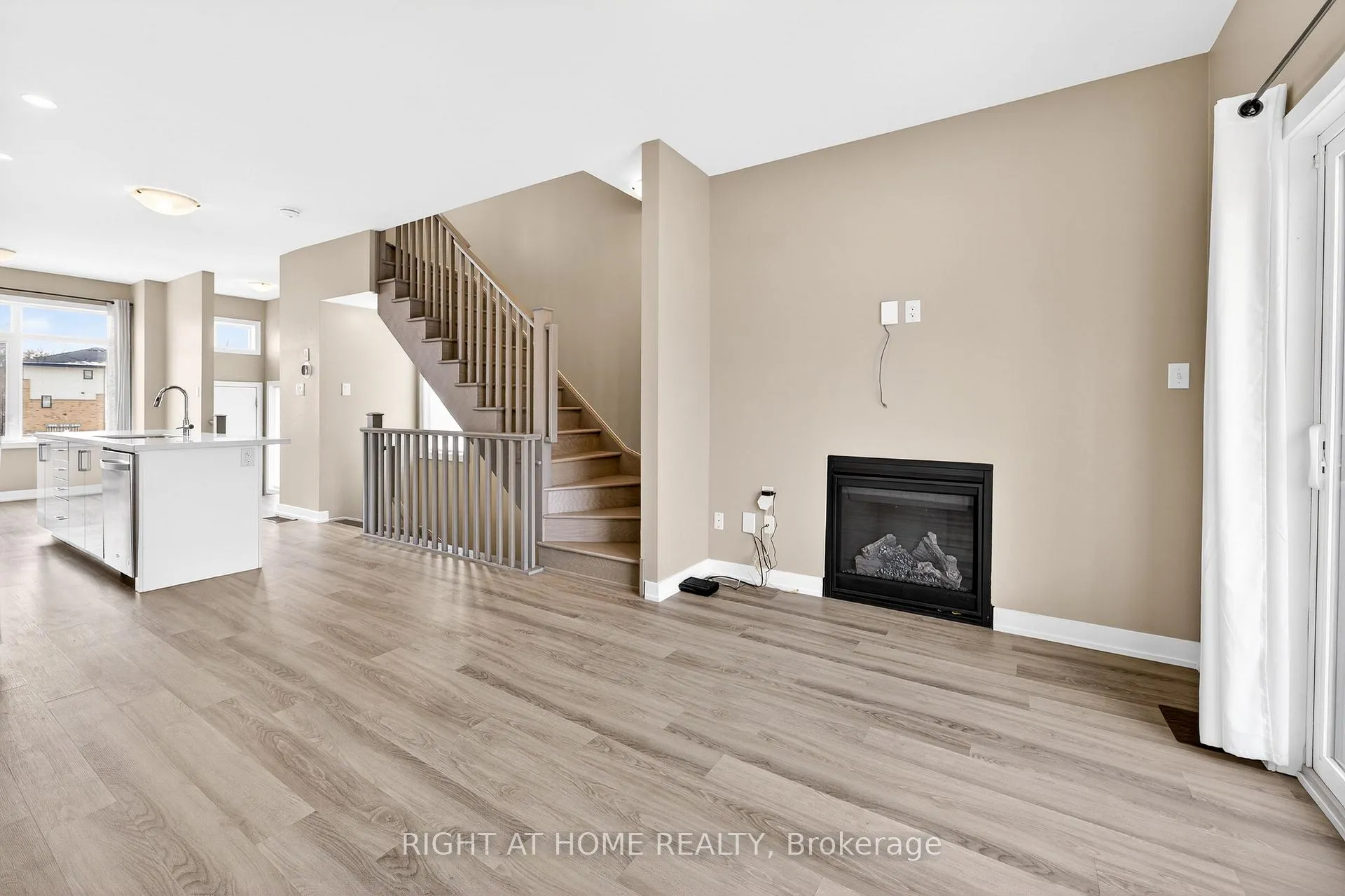 Photo 20 of 48 Markle Crescent, Hamilton, Ancaster — HOMEH