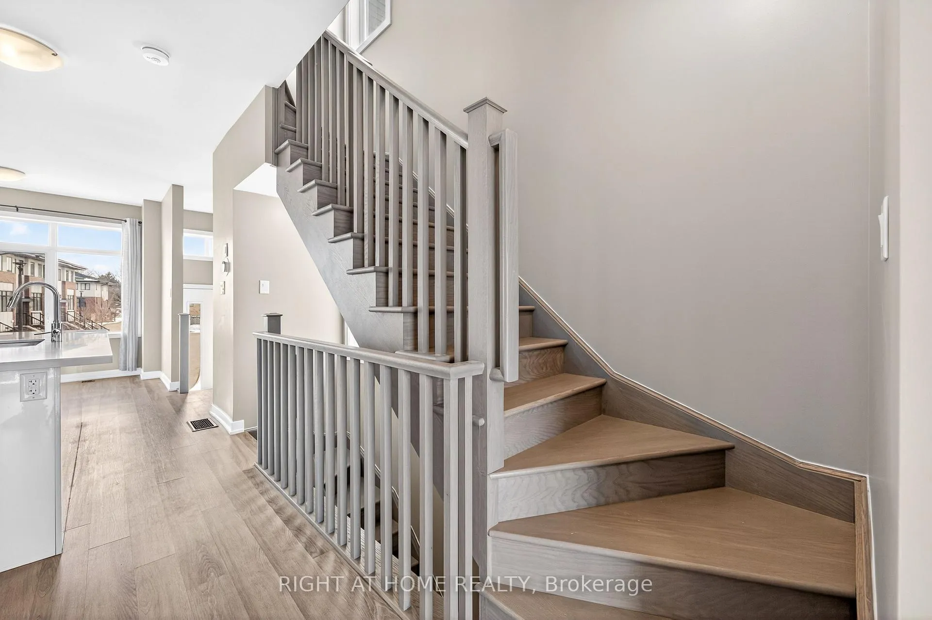Photo 21 of 48 Markle Crescent, Hamilton, Ancaster — HOMEH