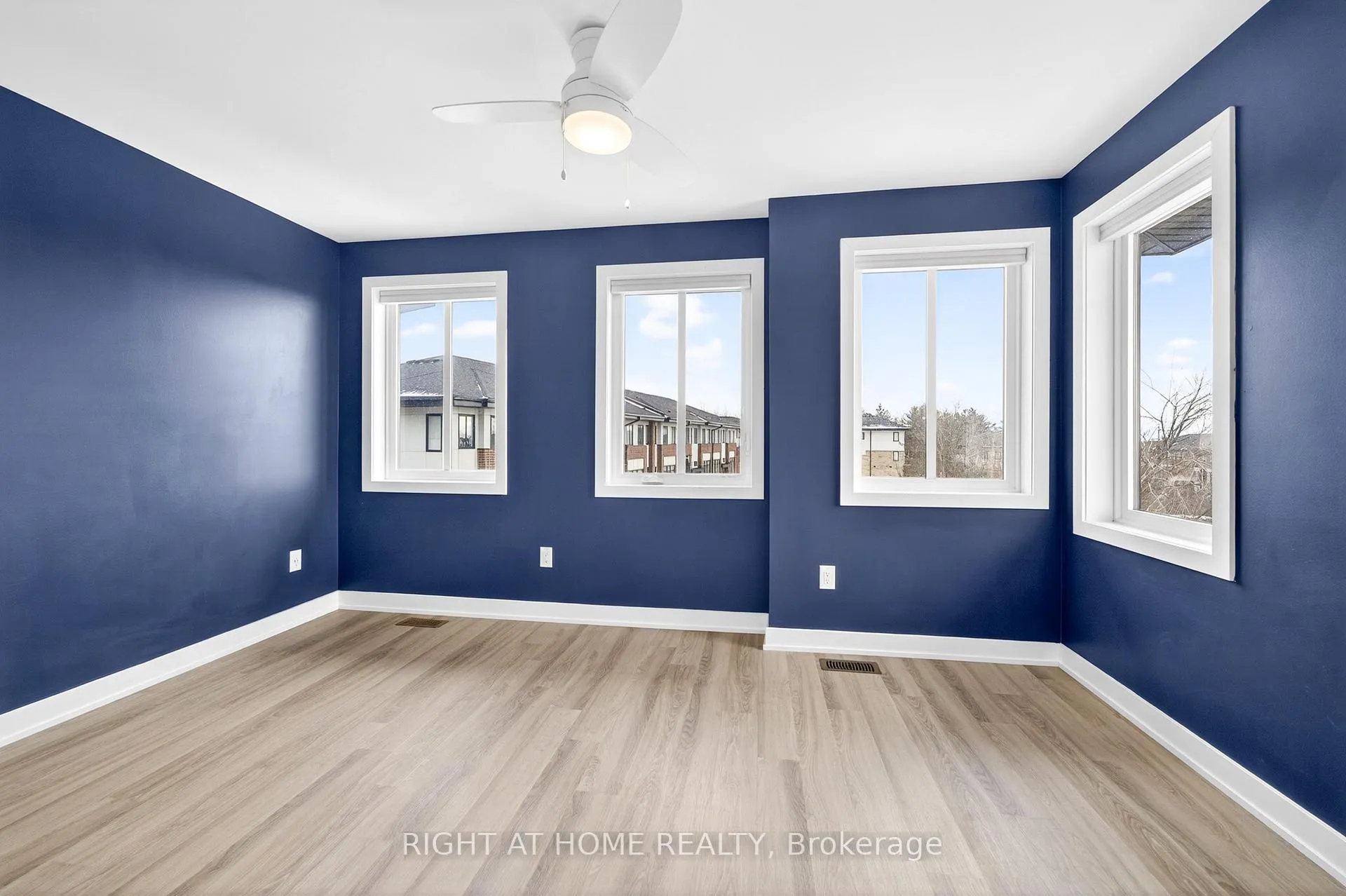 Photo 28 of 48 Markle Crescent, Hamilton, Ancaster — HOMEH