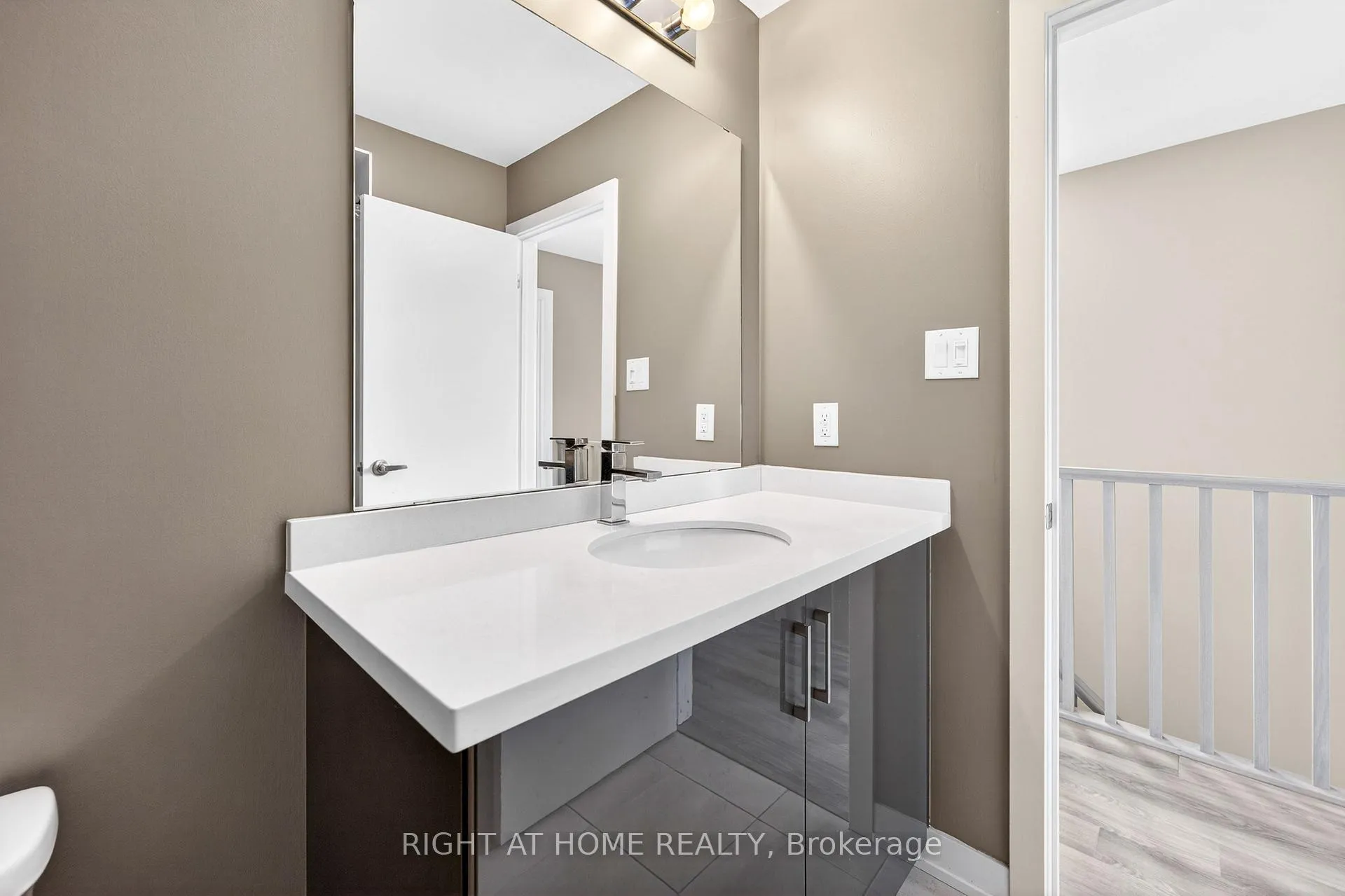 Photo 32 of 48 Markle Crescent, Hamilton, Ancaster — HOMEH