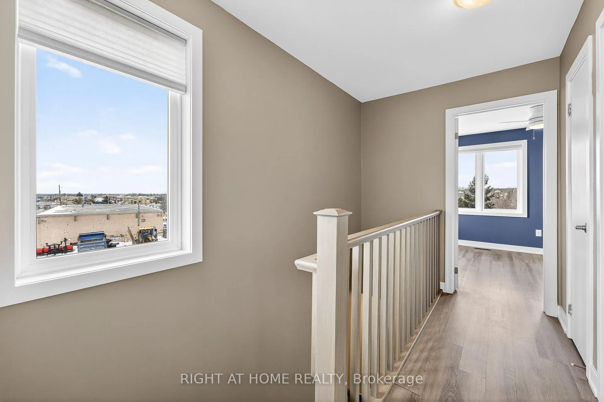 Photo 33 of 48 Markle Crescent, Hamilton, Ancaster — HOMEH