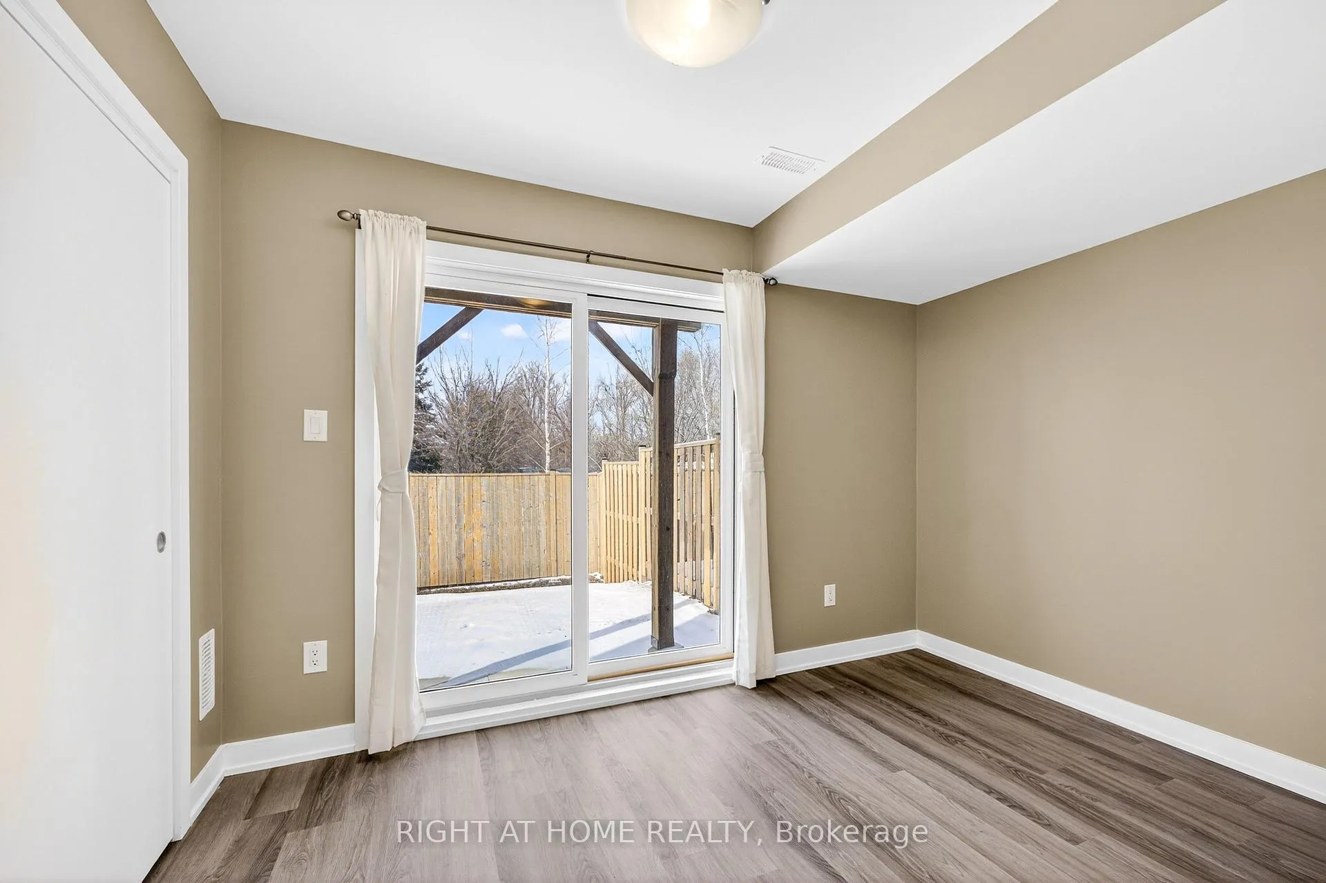 Photo 41 of 48 Markle Crescent, Hamilton, Ancaster — HOMEH